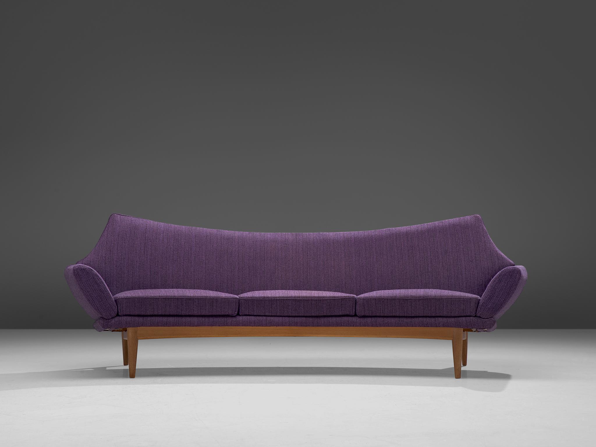 Johannes Andersen Curved Sofa in Royal Purple Upholstery and Oak  In Good Condition For Sale In Waalwijk, NL