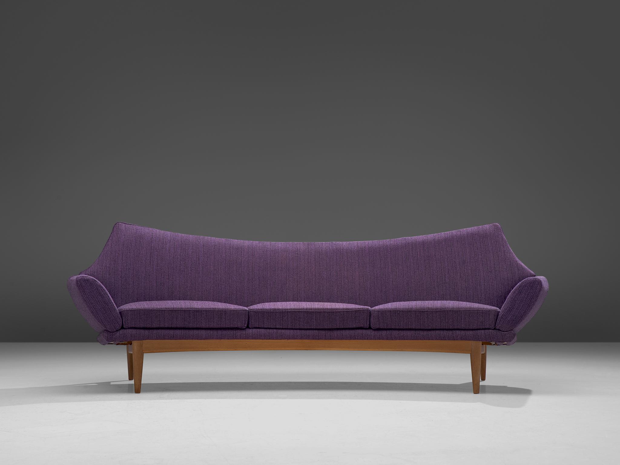 Johannes Andersen for Trensums Fatöljfabrik, sofa, fabric and oak, Sweden, 1960s

Swedish three-seat sofa designed by Johannes Andersen in the 1960s. The curved sofa features a striking design with almost complete absence of straight lines. The
