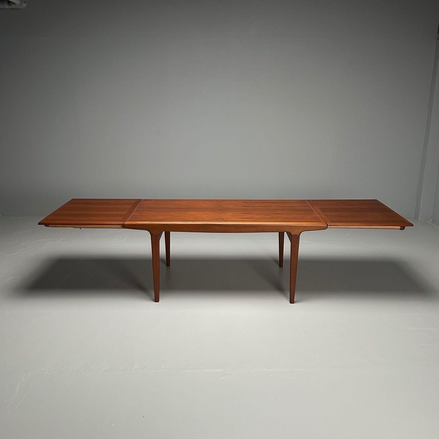 Johannes Andersen, Danish Mid-Century Modern, Dining Table, Teak, Denmark, 1960s In Good Condition For Sale In Stamford, CT