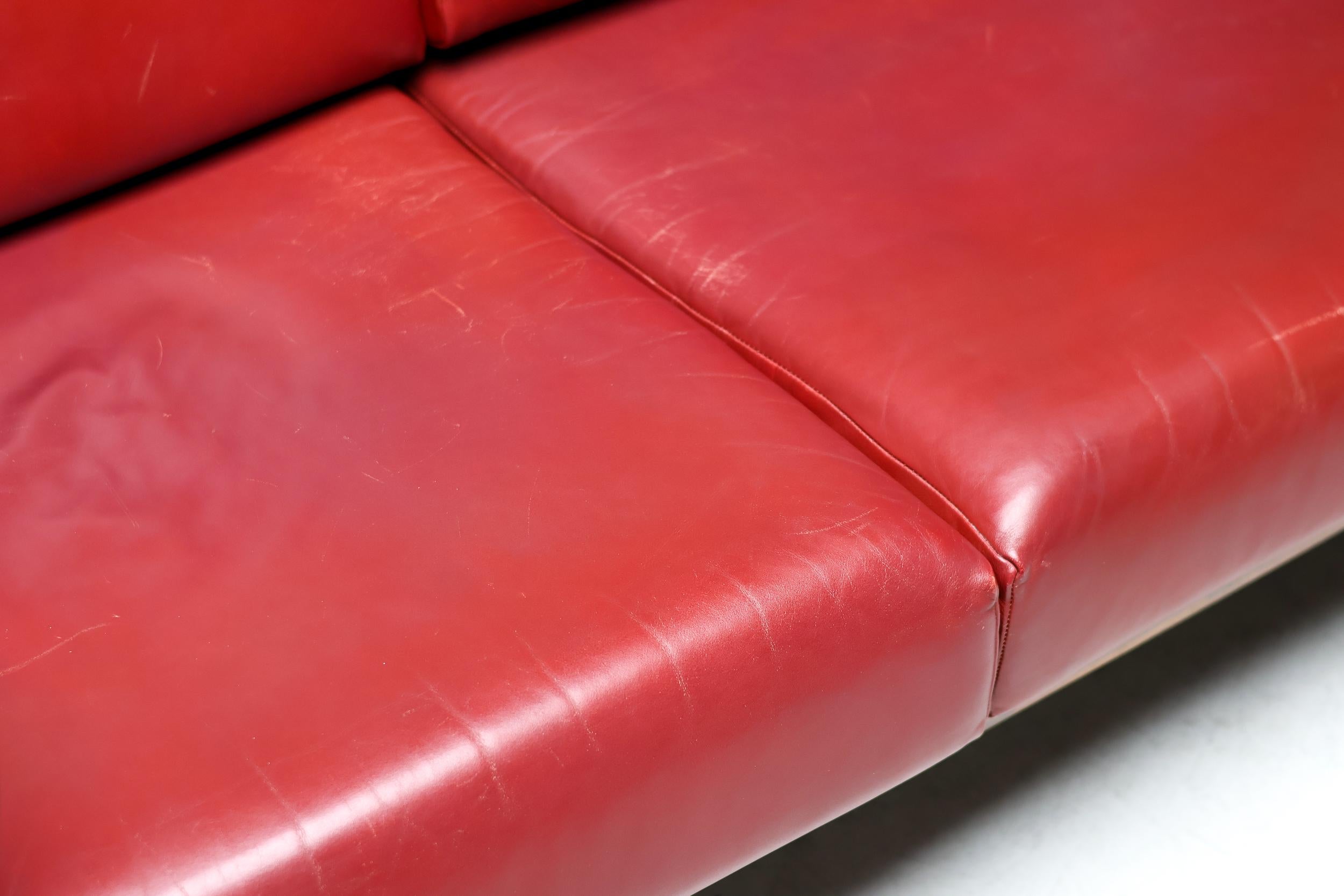 Johannes Andersen Dänisches Mid Century Modernes Rosenholzsofa in Bordeaux Leder im Zustand „Gut“ im Angebot in Dronten, NL