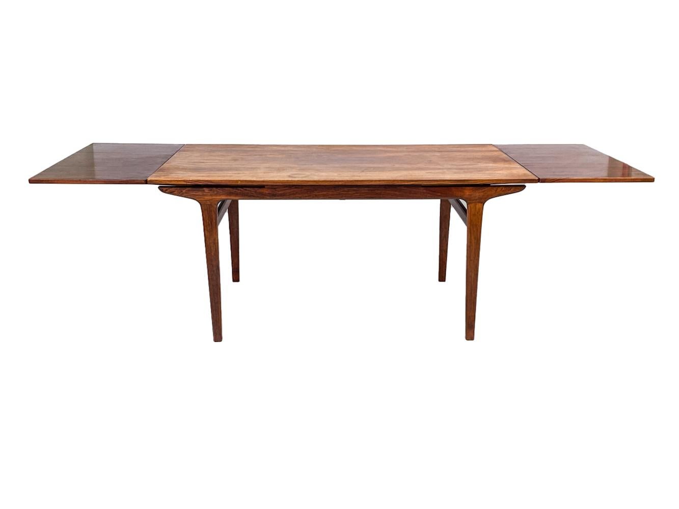 Johannes Andersen Danish Mid-Century Rosewood Extension Dining Table In Good Condition In Norwalk, CT