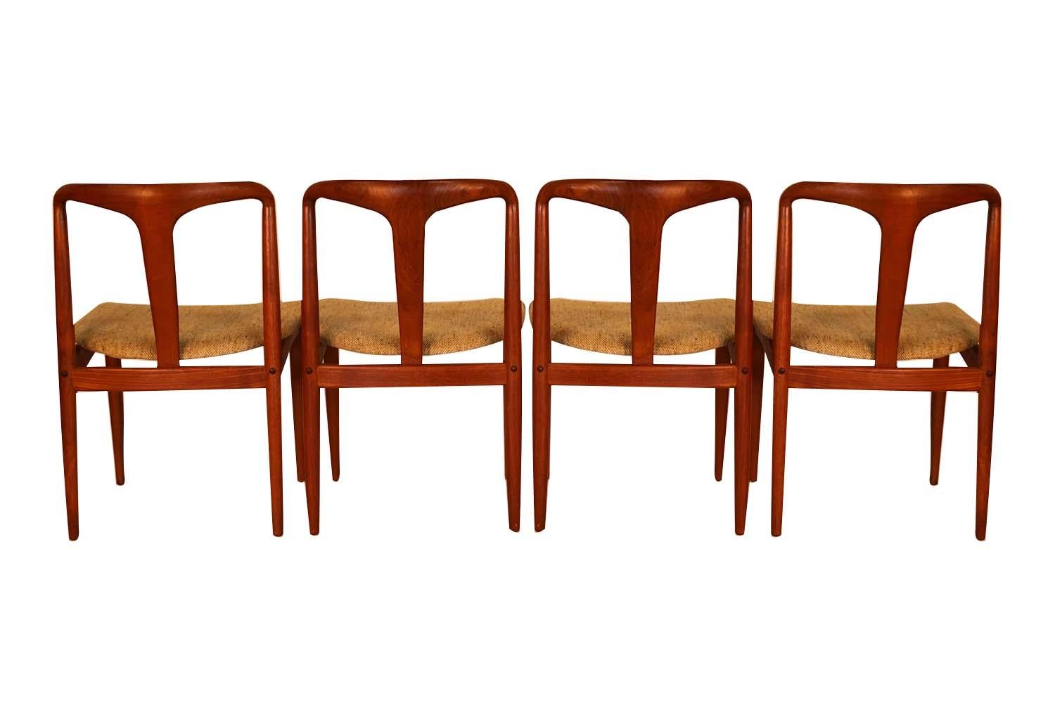 Johannes Andersen Danish Teak Midcentury Juliane Dining Chairs In Good Condition In Baltimore, MD