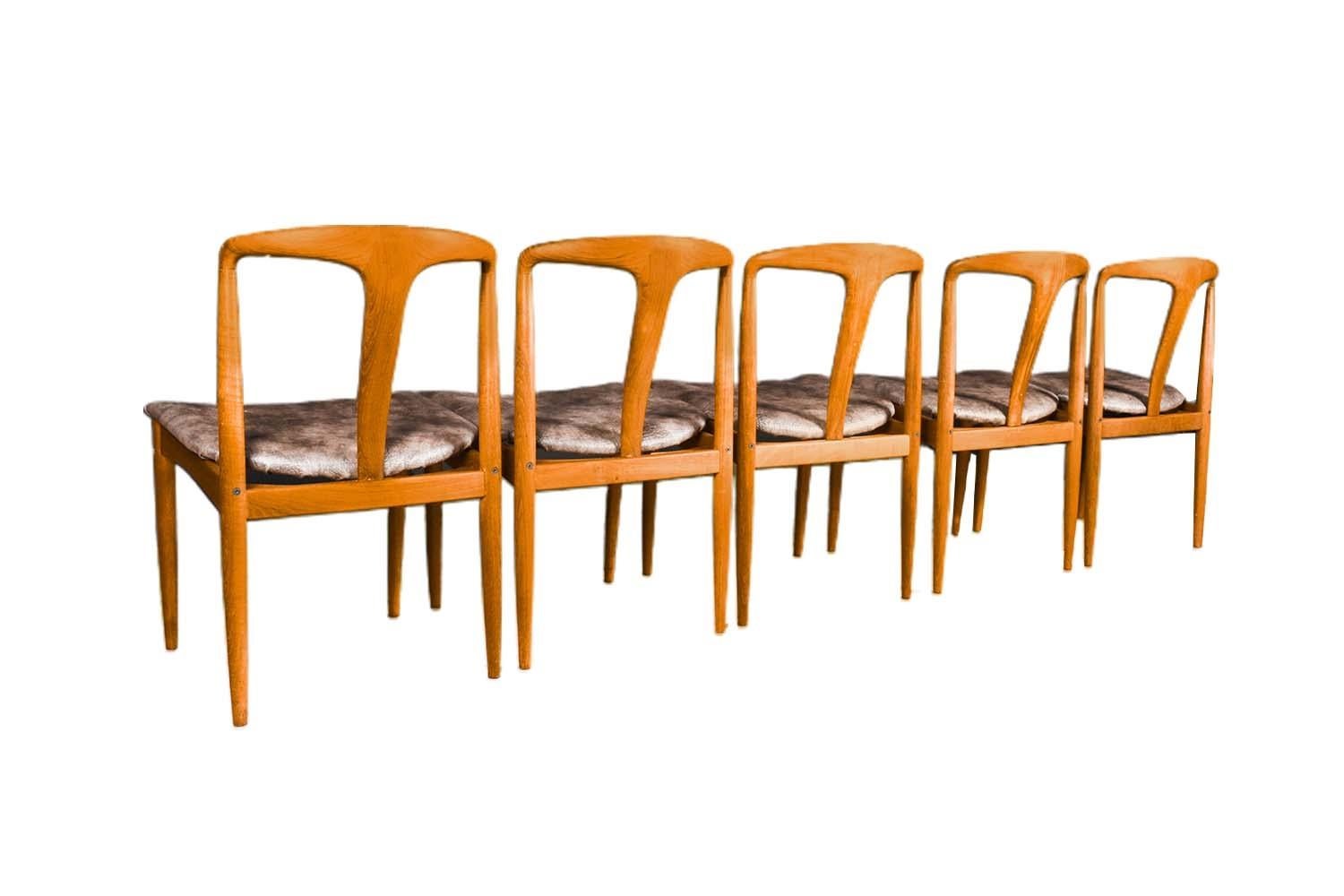 Johannes Andersen Danish Teak Mid-Century Juliane Dining Chairs In Good Condition For Sale In Baltimore, MD