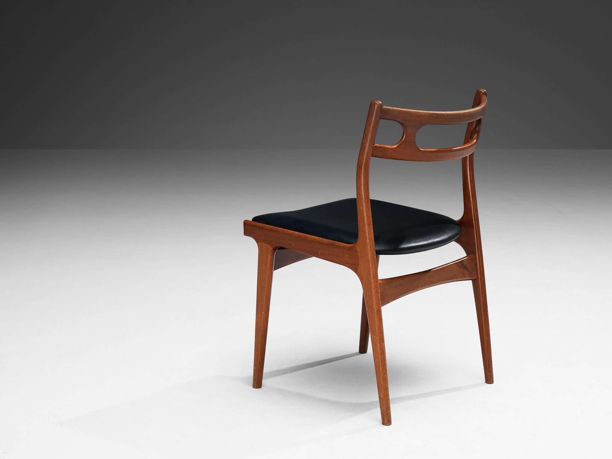 Johannes Andersen Dining Chair in Teak and Black Upholstery In Good Condition For Sale In Waalwijk, NL