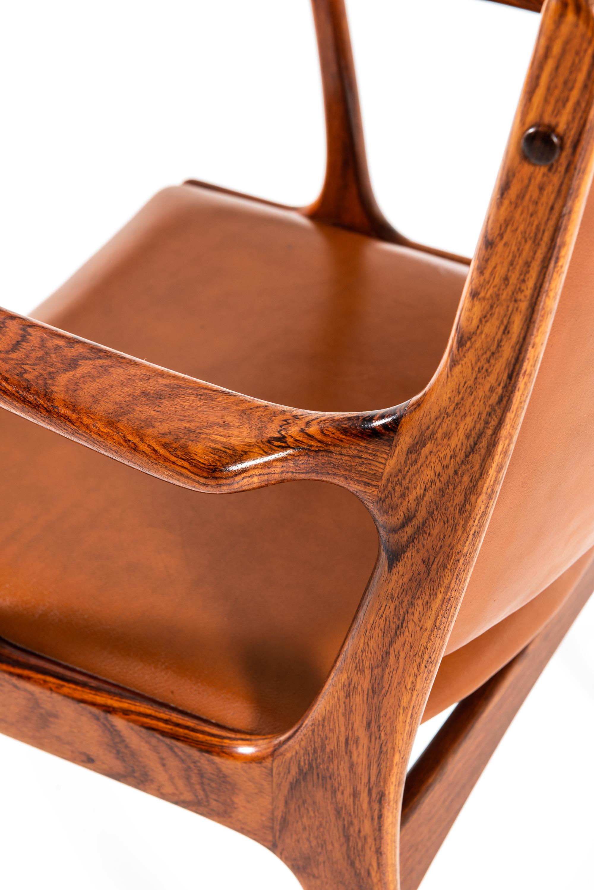 Johannes Andersen Dining Chairs / Armchairs by Uldum Møbelfabrik in Denmark 1