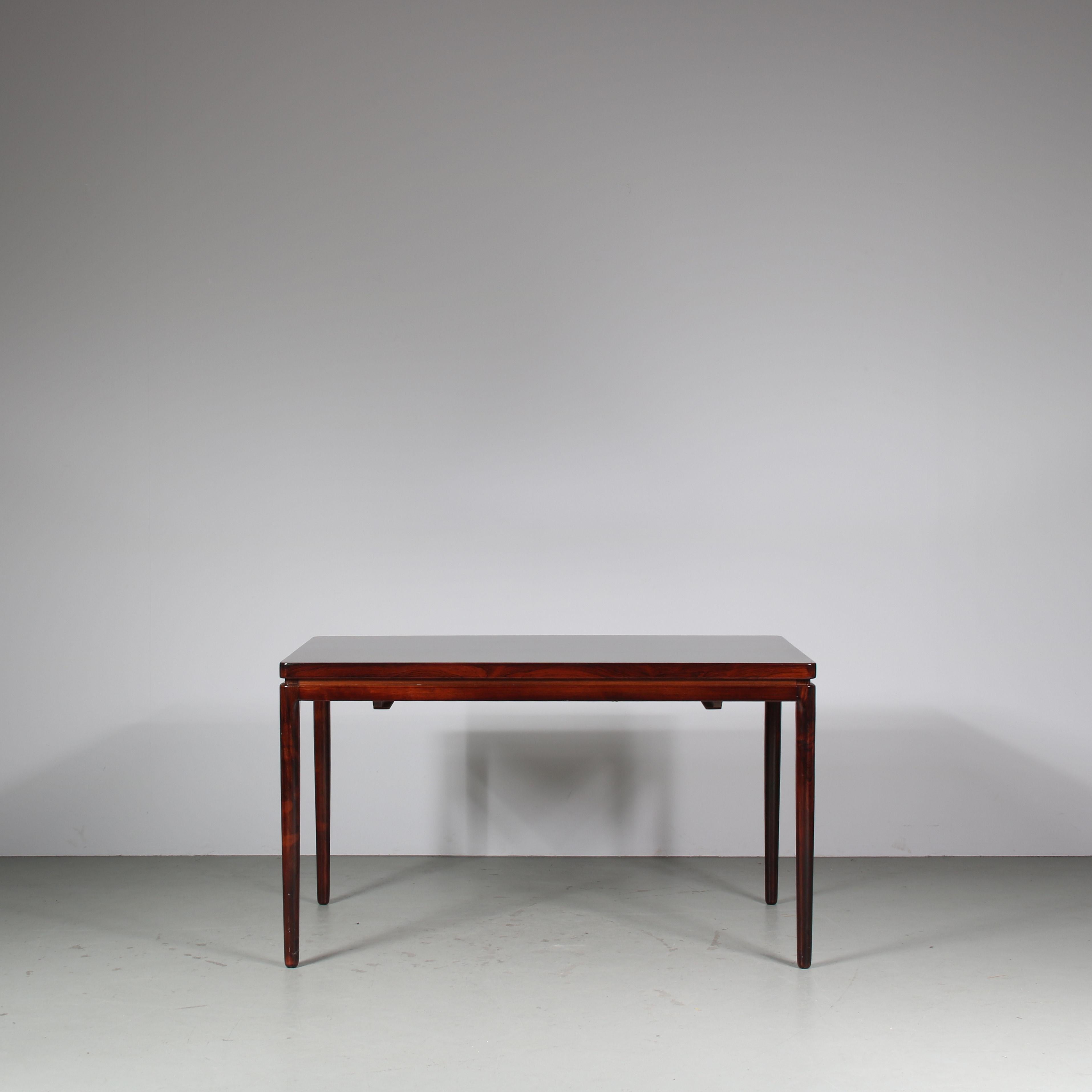 An extendible dining table designed by Johannes Andersen, manufactured by Christian Linneberg in Denmark around 1960.

This quality piece is made of high quality rosewood in a wonderful warm brown colour. The piece has a smooth finish with an
