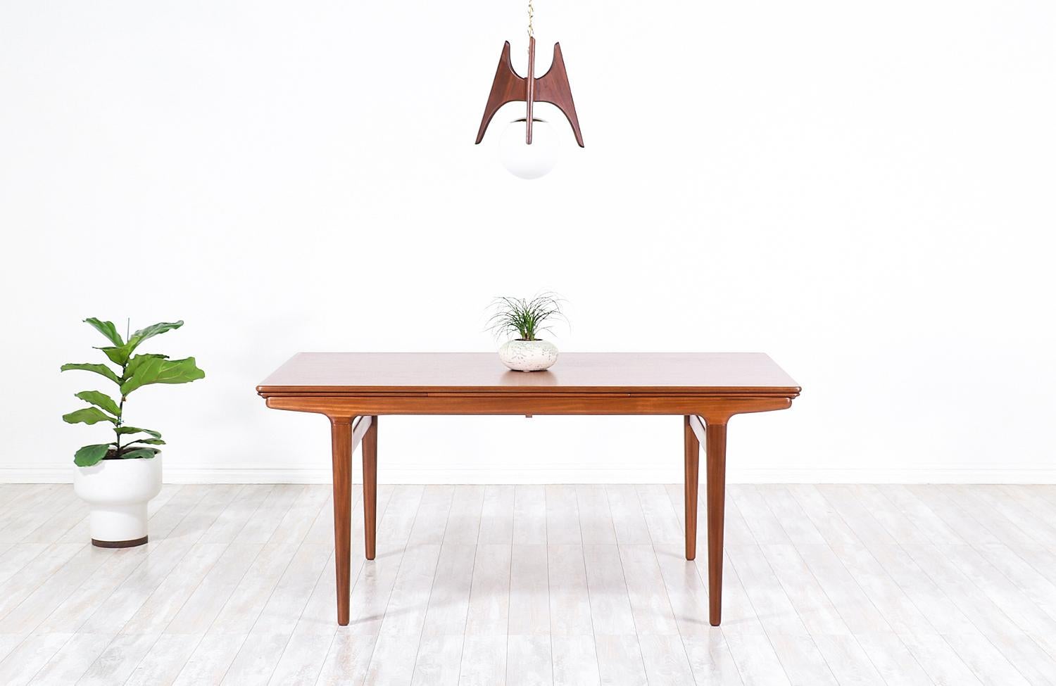 Mid-Century Modern Johannes Andersen Draw Leaf Dining Table for Uldum Møbelfabrik