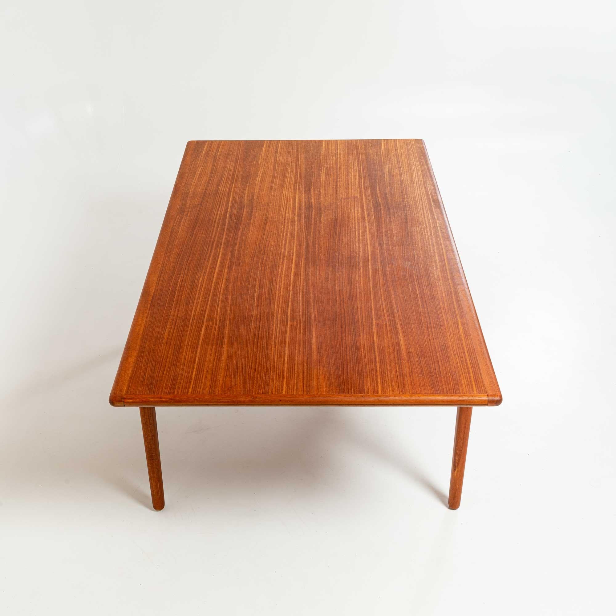 Mid-Century Modern Johannes Andersen Extendable Dining Table in Teak For Sale