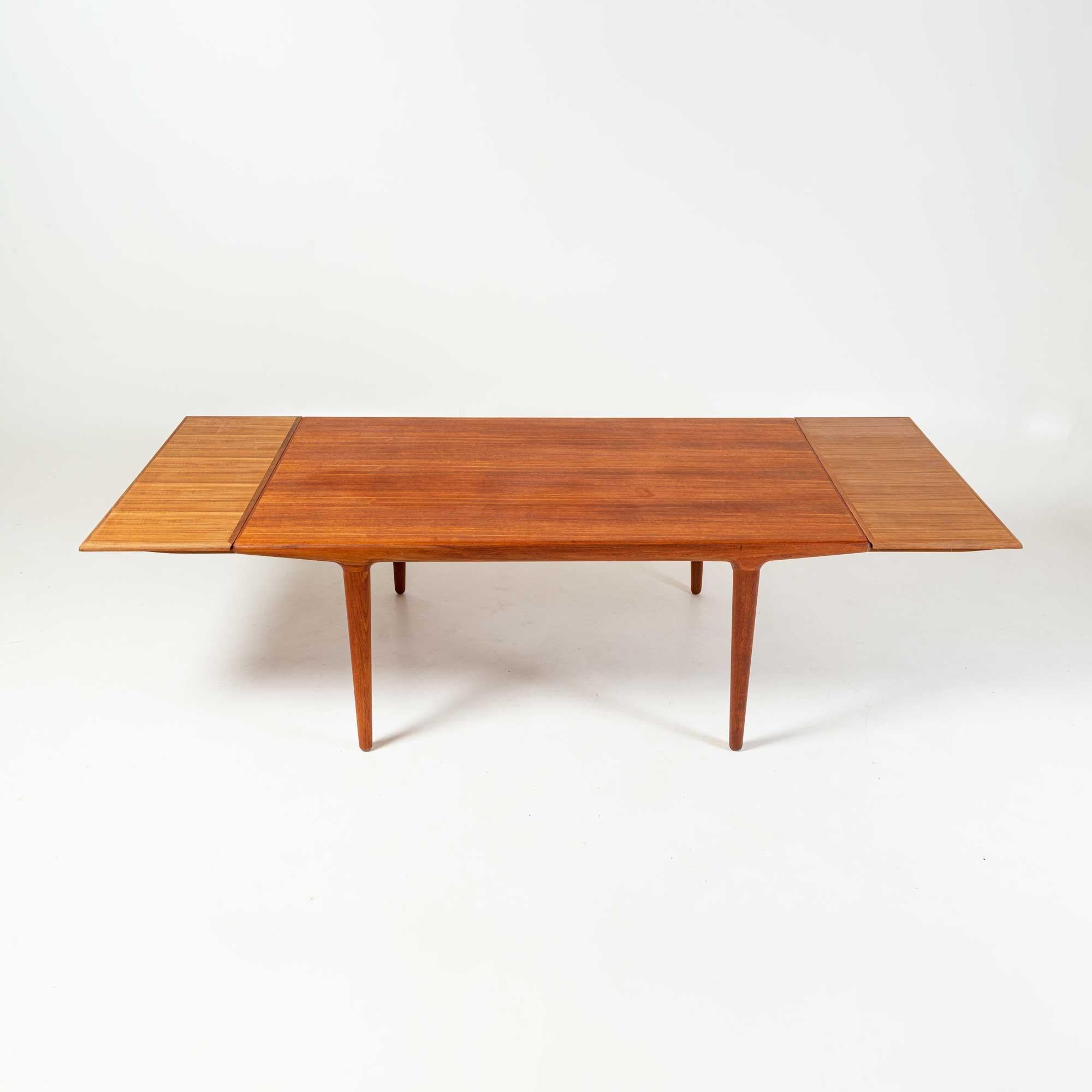 Mid-20th Century Johannes Andersen Extendable Dining Table in Teak For Sale