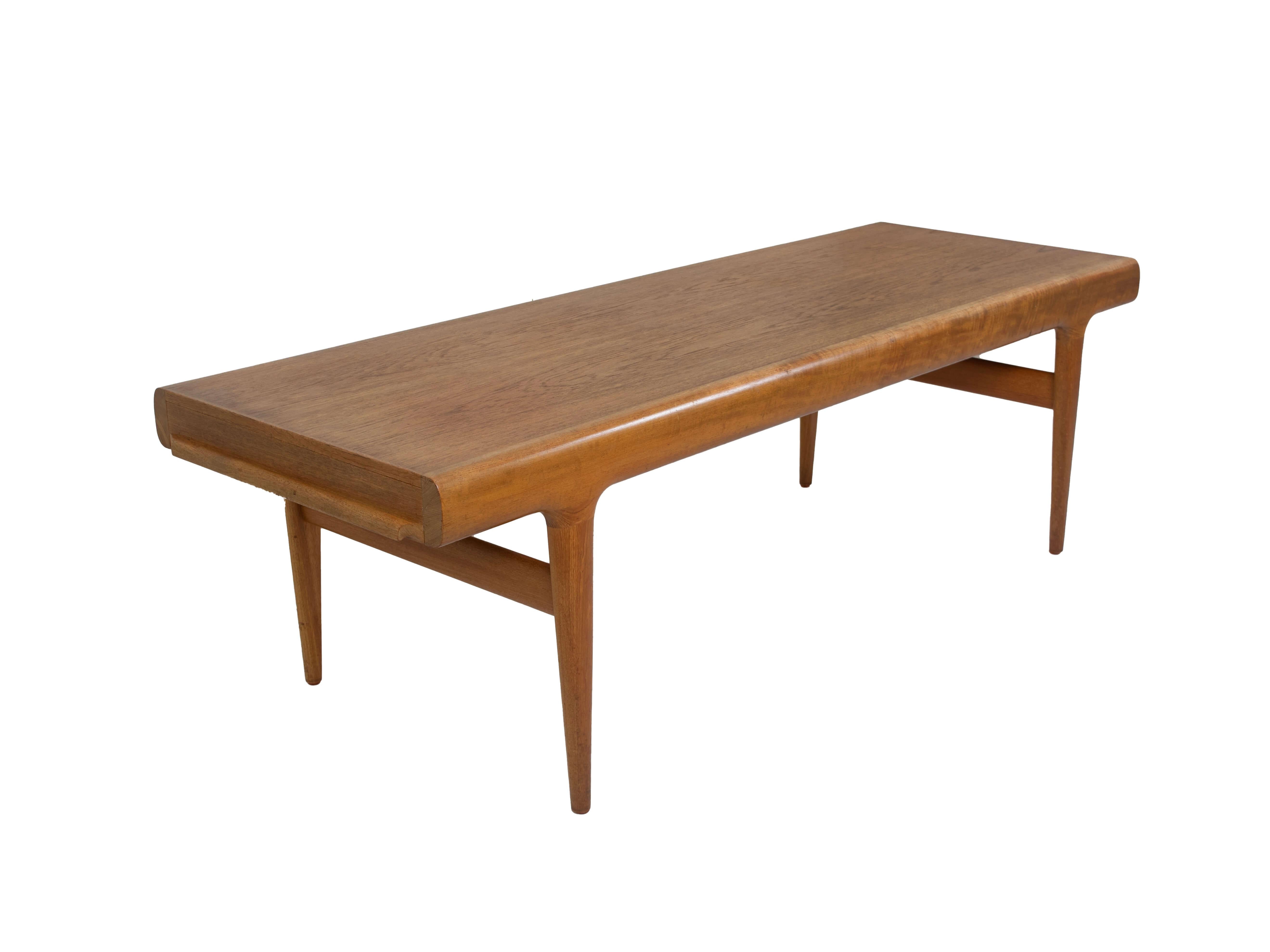 Danish vintage Design Johannes Andersen extendable teak coffee table for Uldum Møbelfabrik, Denmark 1960s. This vintage coffee table has some unique features. It has a pull-out top with blue/greyish formic and a pull-out shelve on the other side.