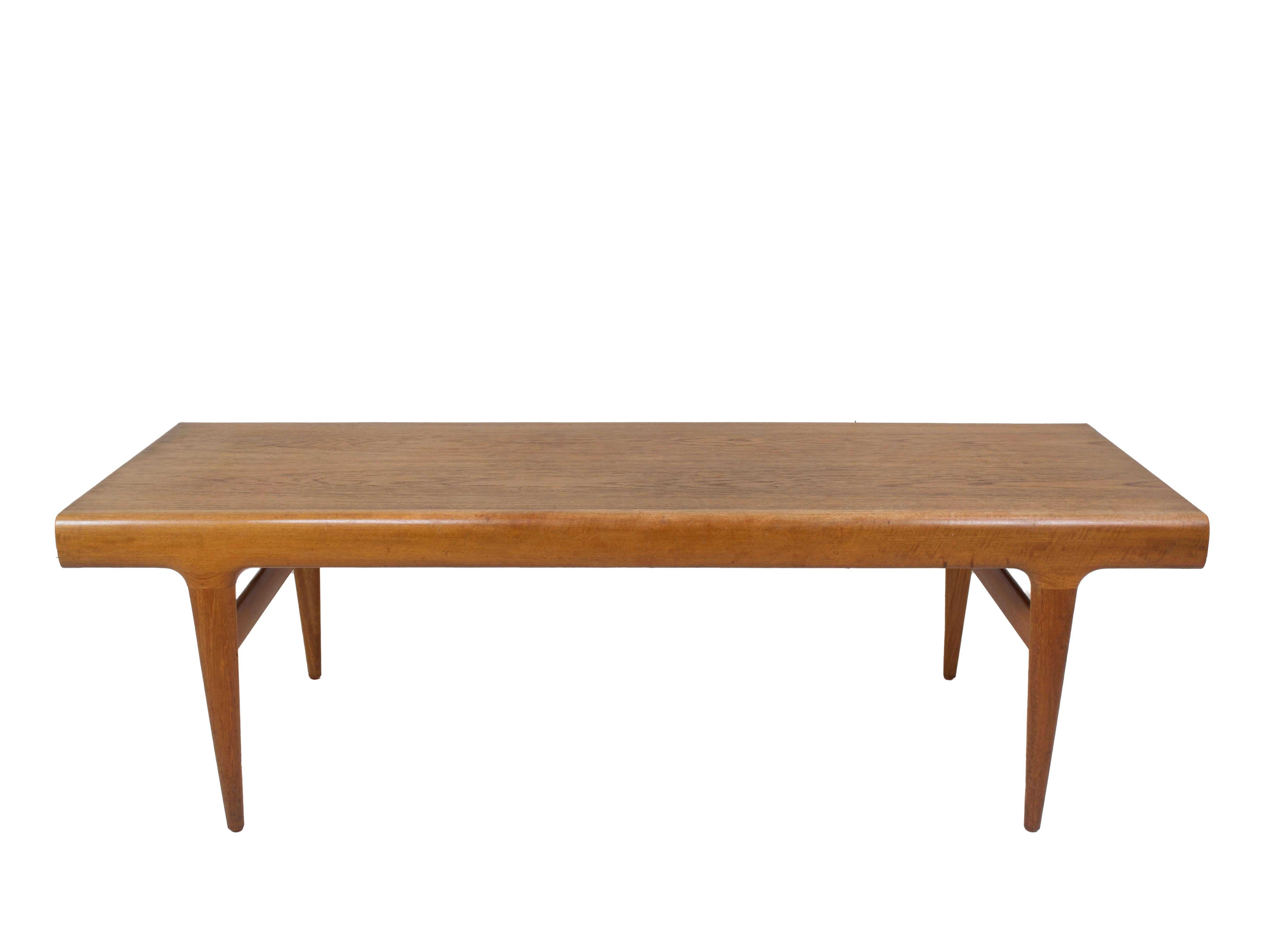 Scandinavian Modern Johannes Andersen Extendable Teak Coffee Table for Uldum Møbelfabrik, 1960s