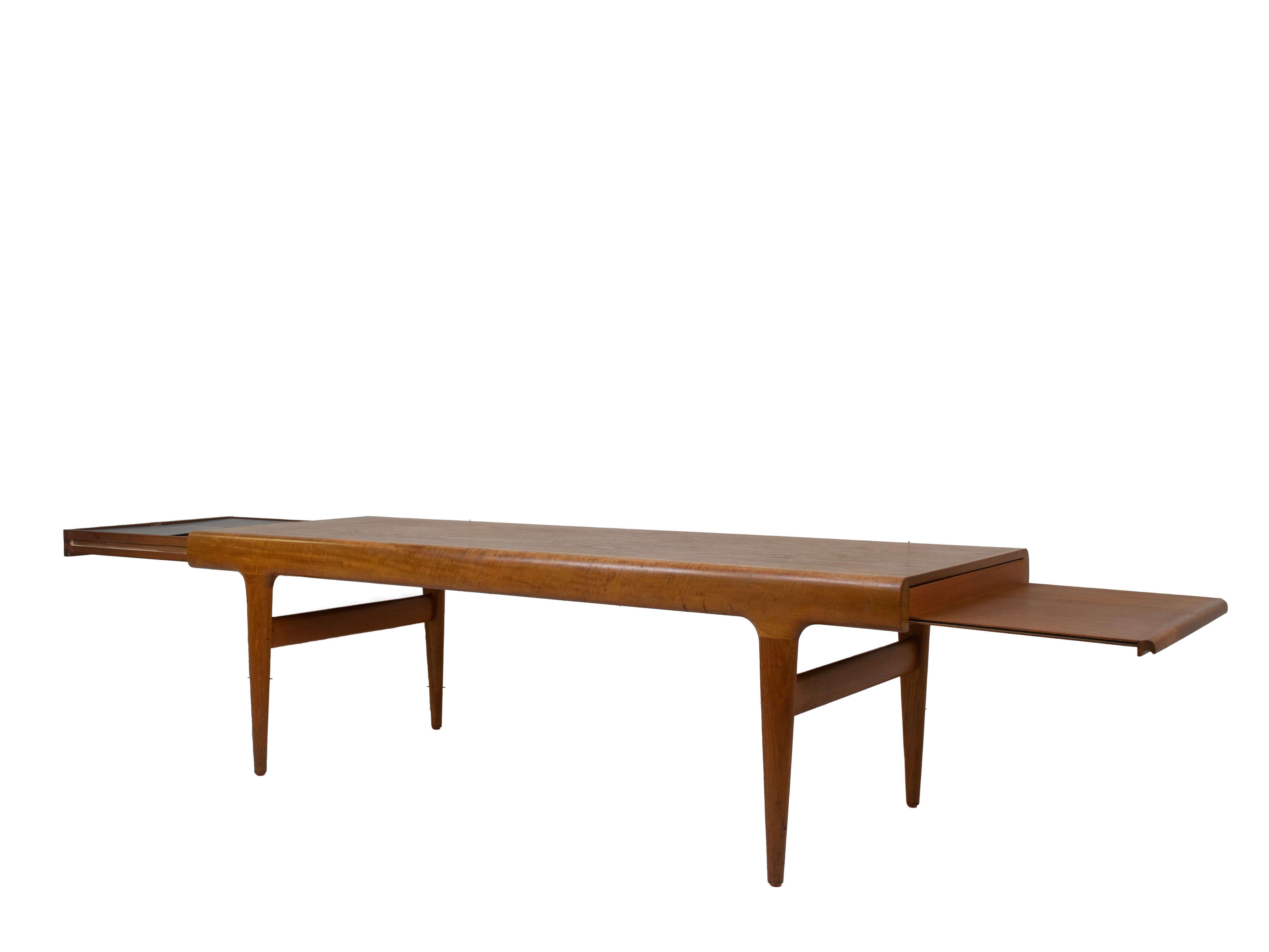 Mid-20th Century Johannes Andersen Extendable Teak Coffee Table for Uldum Møbelfabrik, 1960s