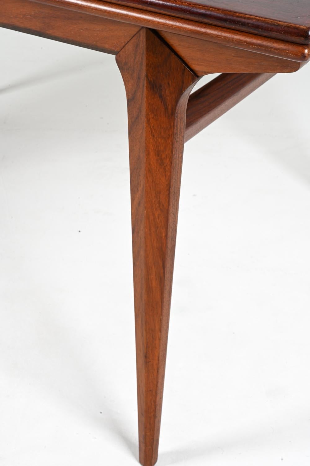 Mid-Century Modern Johannes Andersen Extension table in Mahogany For Sale