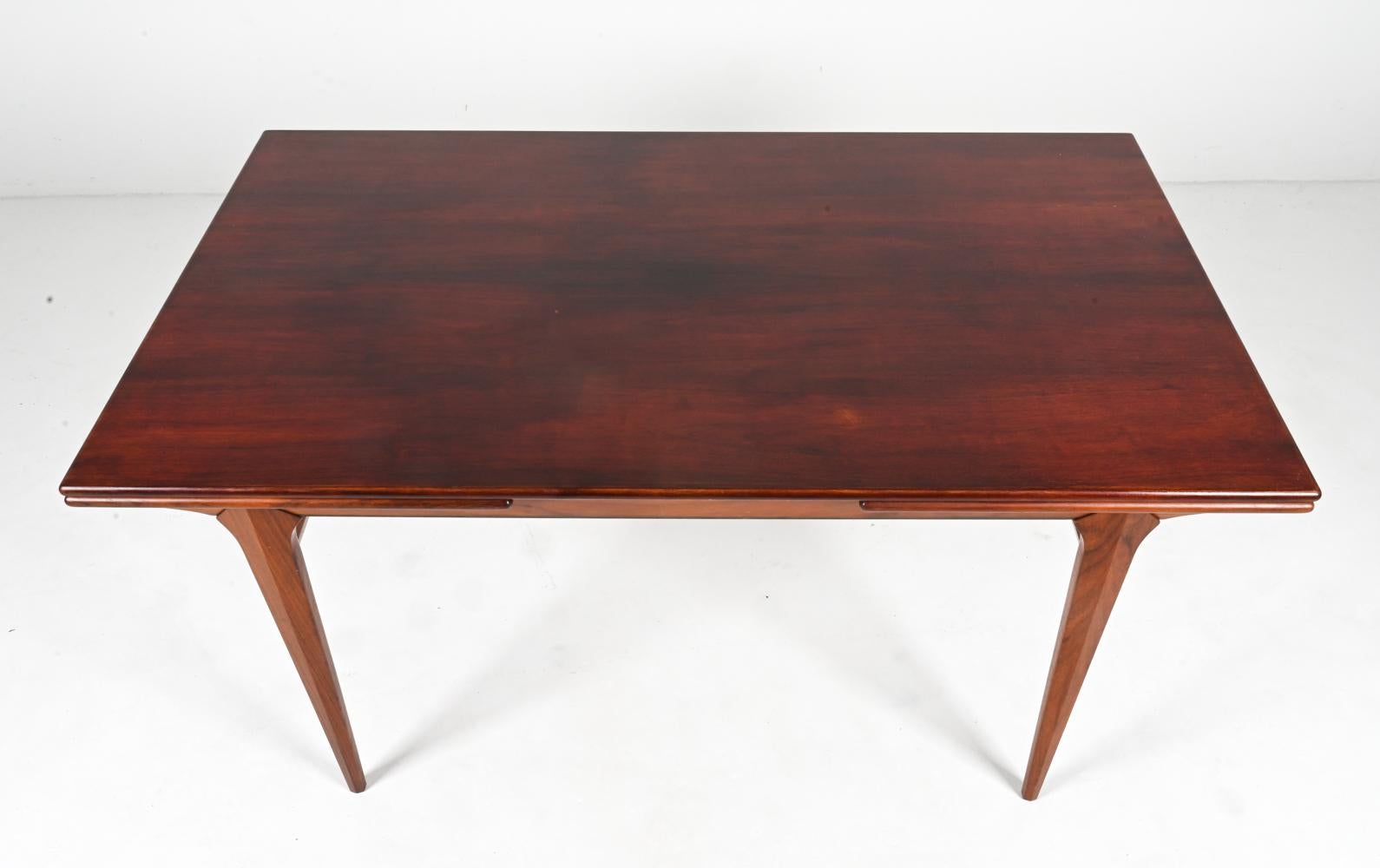 20th Century Johannes Andersen Extension table in Mahogany For Sale