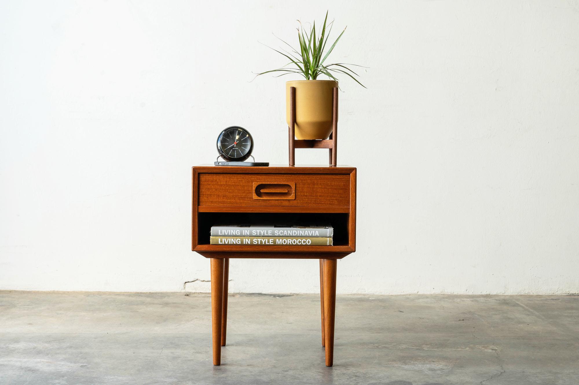 Johannes Andersen for Dyrlund Teak Nightstands 'A Pair' 7