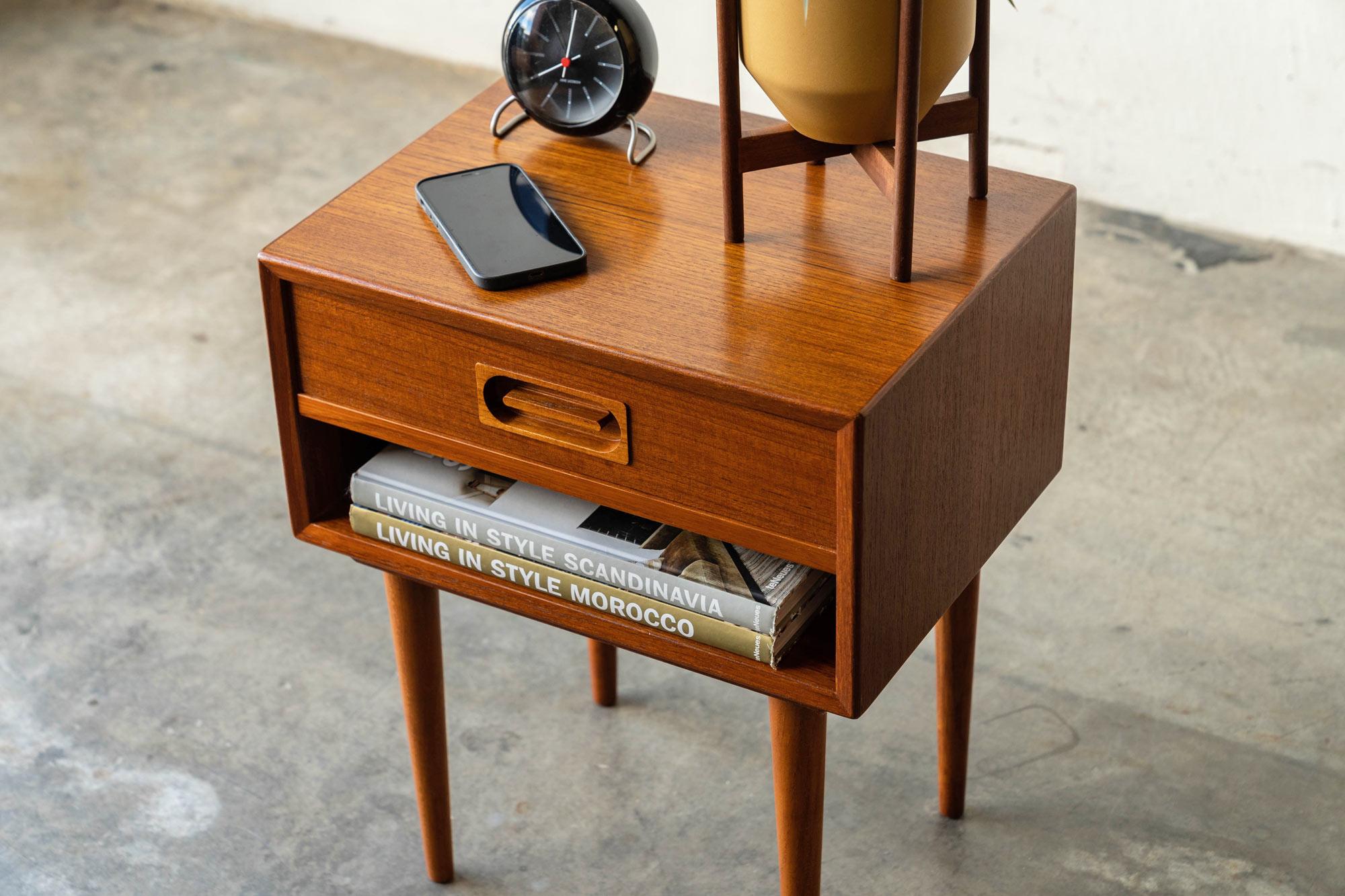 Johannes Andersen for Dyrlund Teak Nightstands 'A Pair' 8