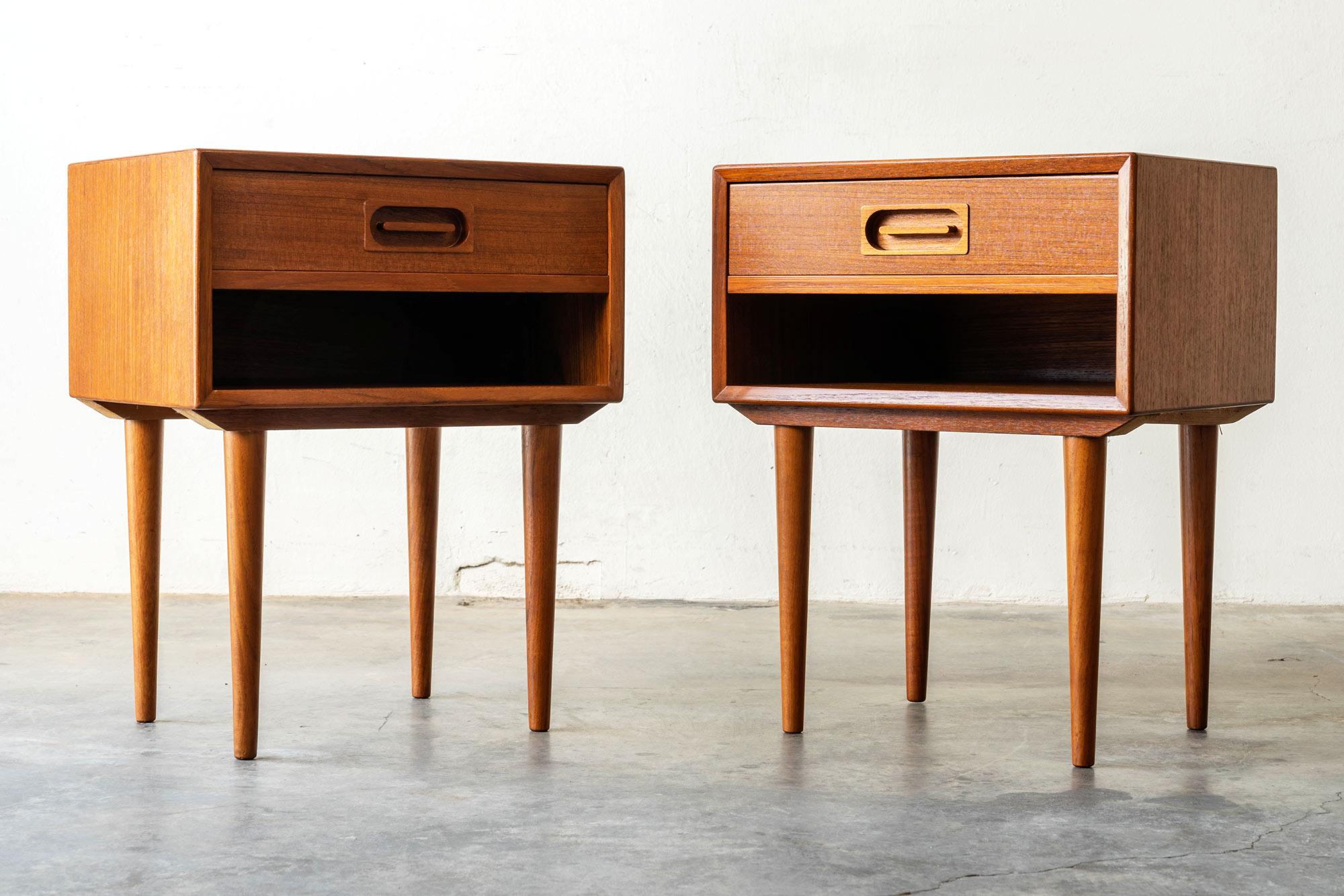 Johannes Andersen for Dyrlund Teak Nightstands 'A Pair' In Excellent Condition In Las Vegas, NV