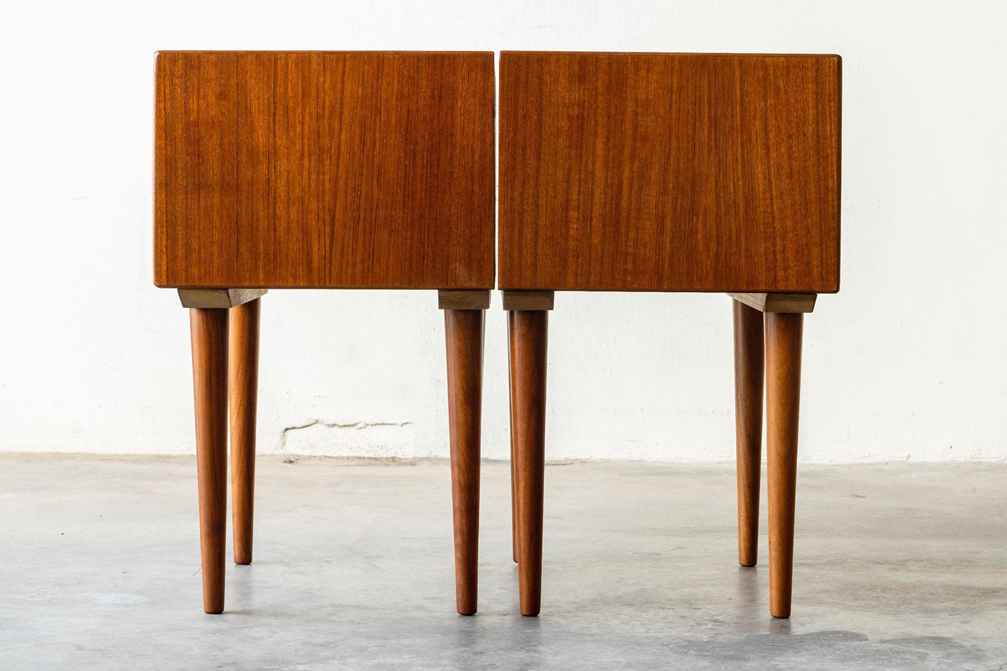 Johannes Andersen for Dyrlund Teak Nightstands 'A Pair' 1