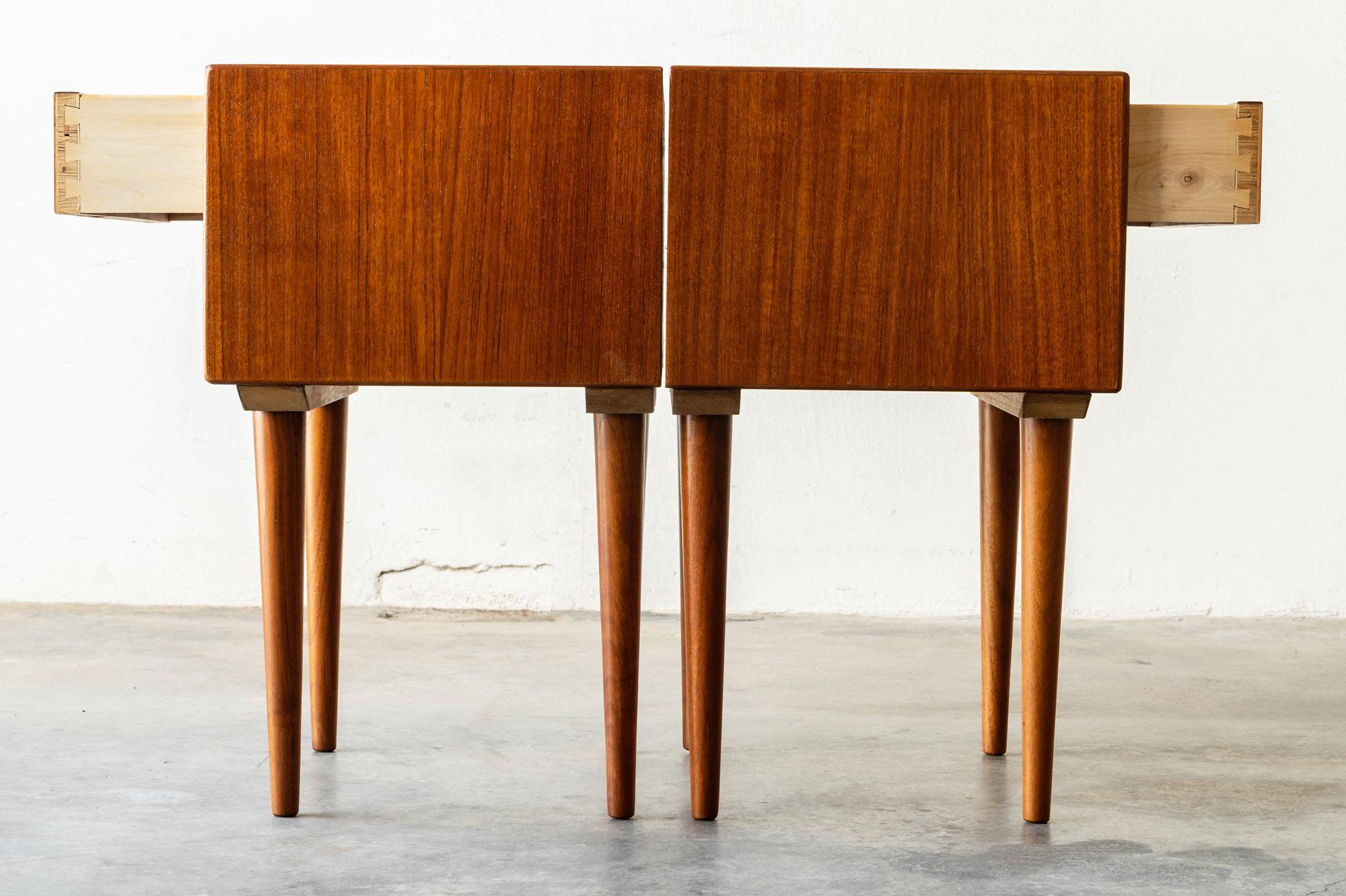 Johannes Andersen for Dyrlund Teak Nightstands 'A Pair' 2