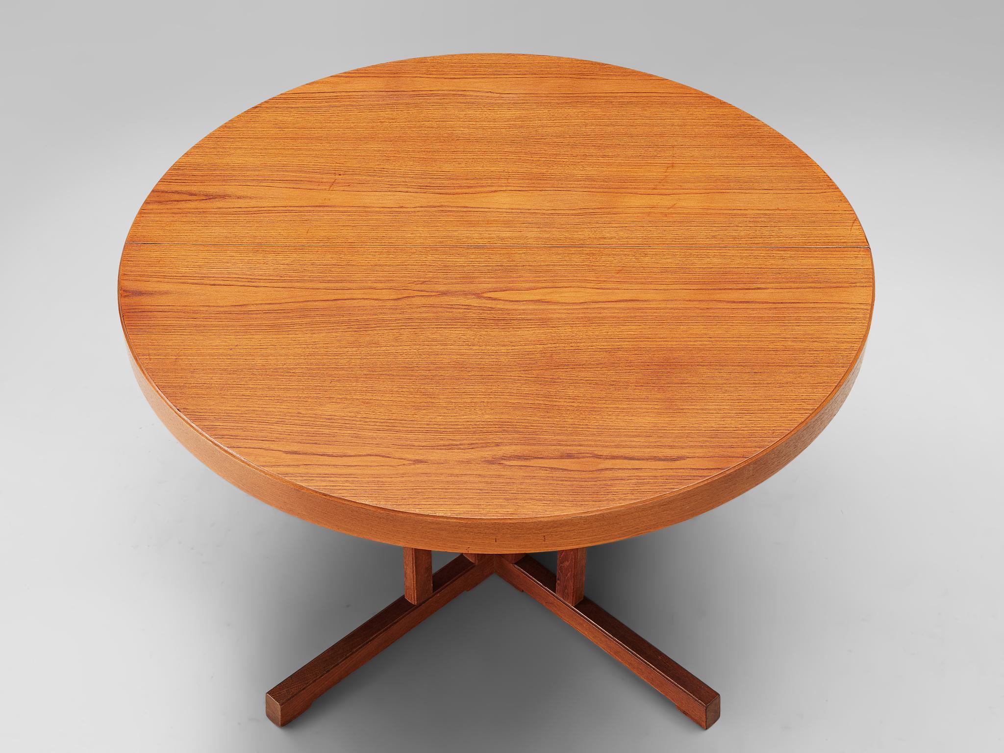 Johannes Andersen for Hans Bech Round Dining Table in Teak 1960s In Good Condition For Sale In Waalwijk, NL