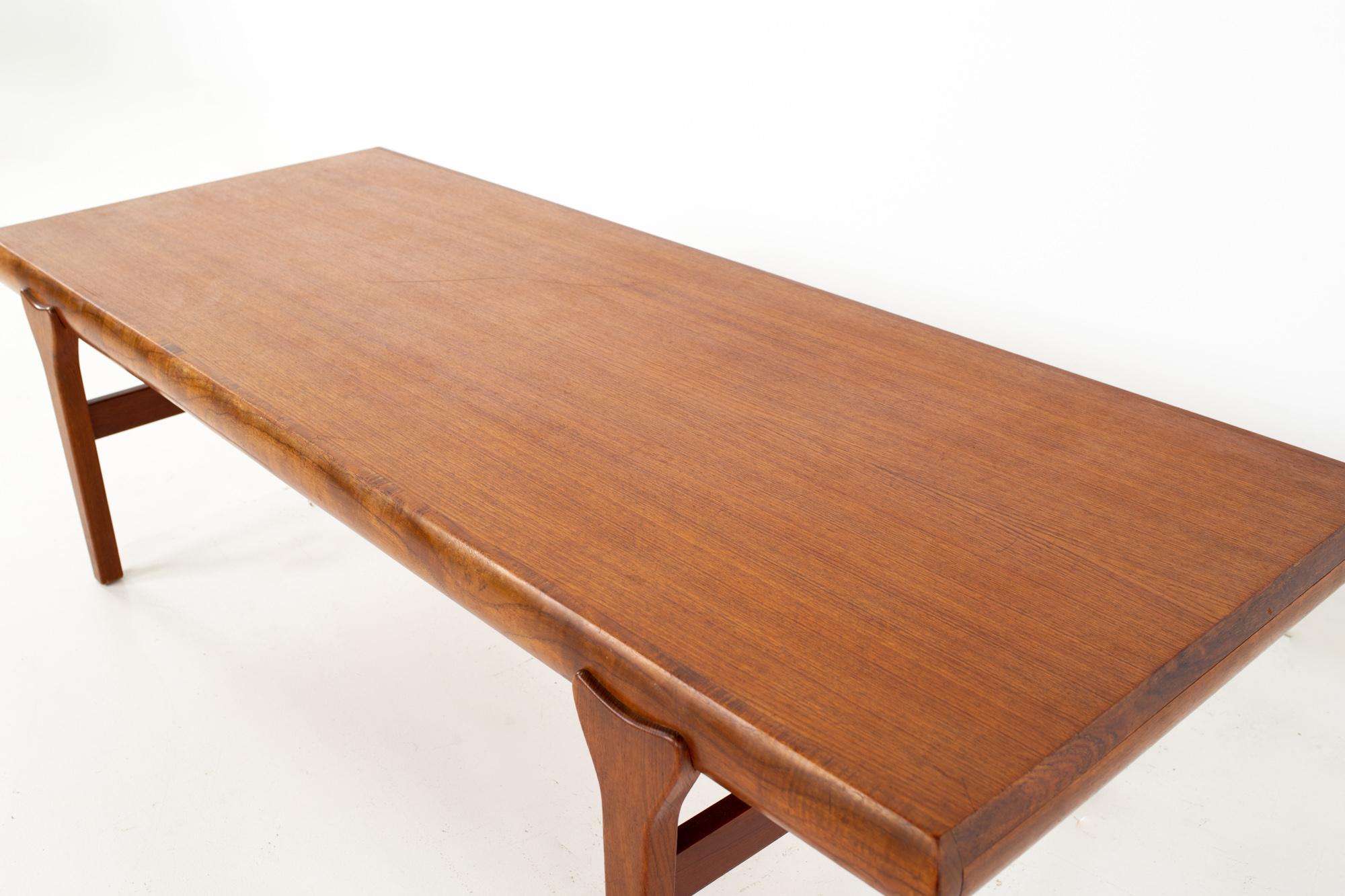 Johannes Andersen for Silkeborg Mid Century Teak Coffee Table In Good Condition In Countryside, IL