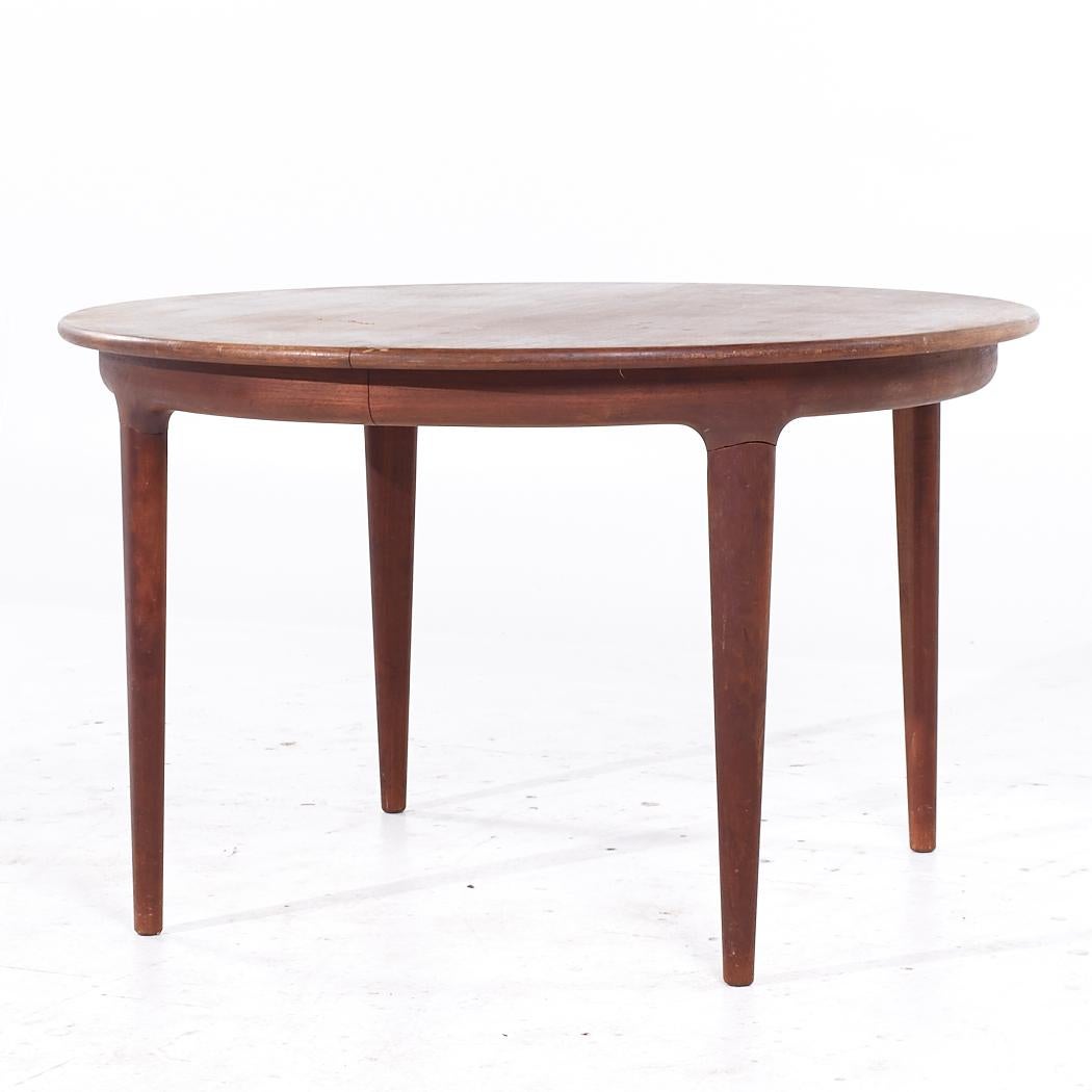 Mid-Century Modern Table de salle à manger danoise extensible en teck avec 2 couches, Johannes Andersen pour Uldum MCM en vente