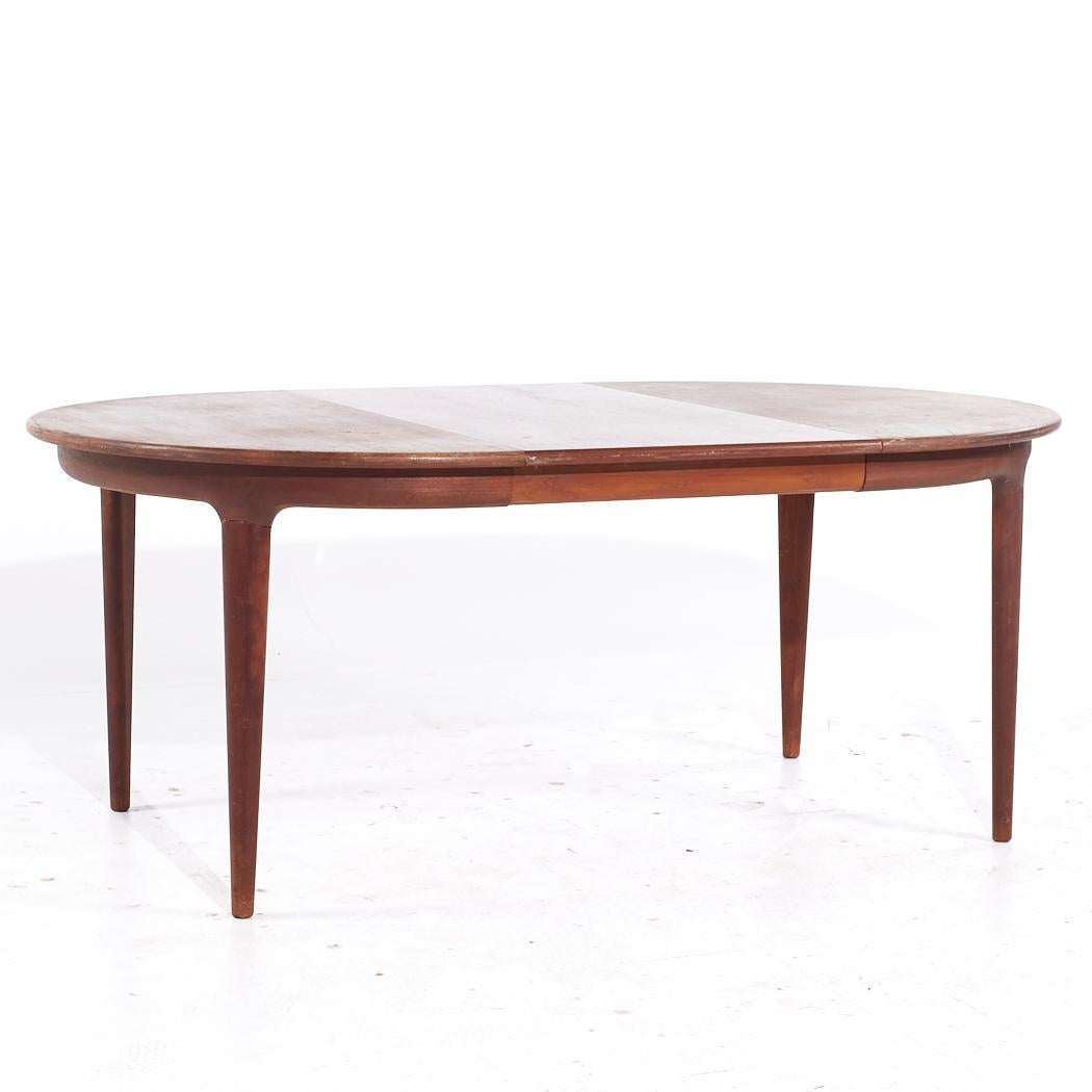 Table de salle à manger danoise extensible en teck avec 2 couches, Johannes Andersen pour Uldum MCM Bon état - En vente à Countryside, IL