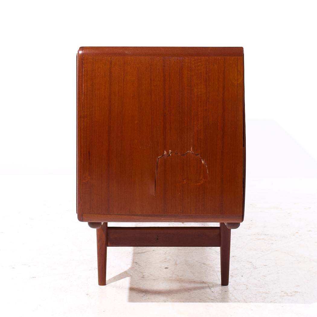 Johannes Andersen for Uldum Mid Century Danish Teak Tambour Door Credenza In Good Condition For Sale In Countryside, IL