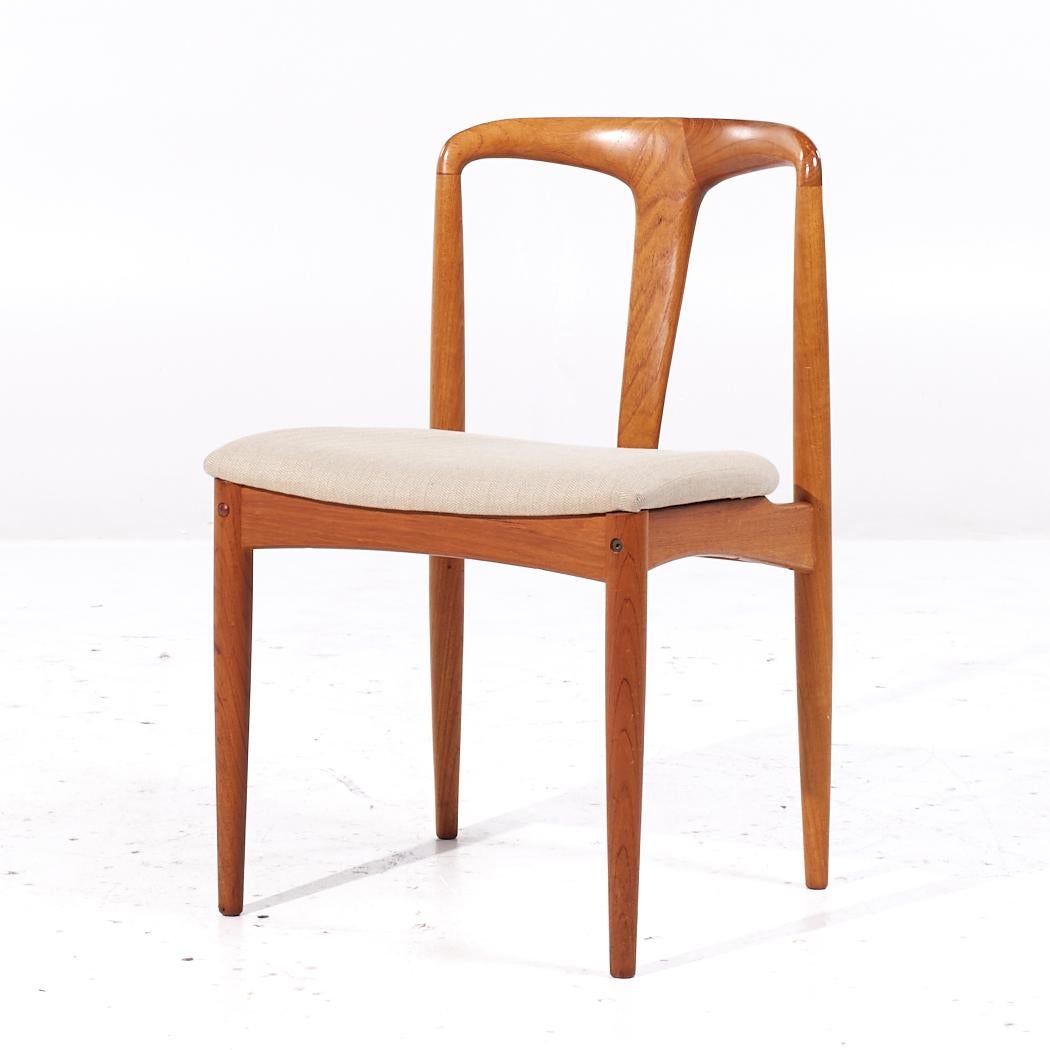 Fine XX secolo Johannes Andersen per Uldum Mobelfabrik MCM Sedie Juliane in teak - Set di 6 in vendita