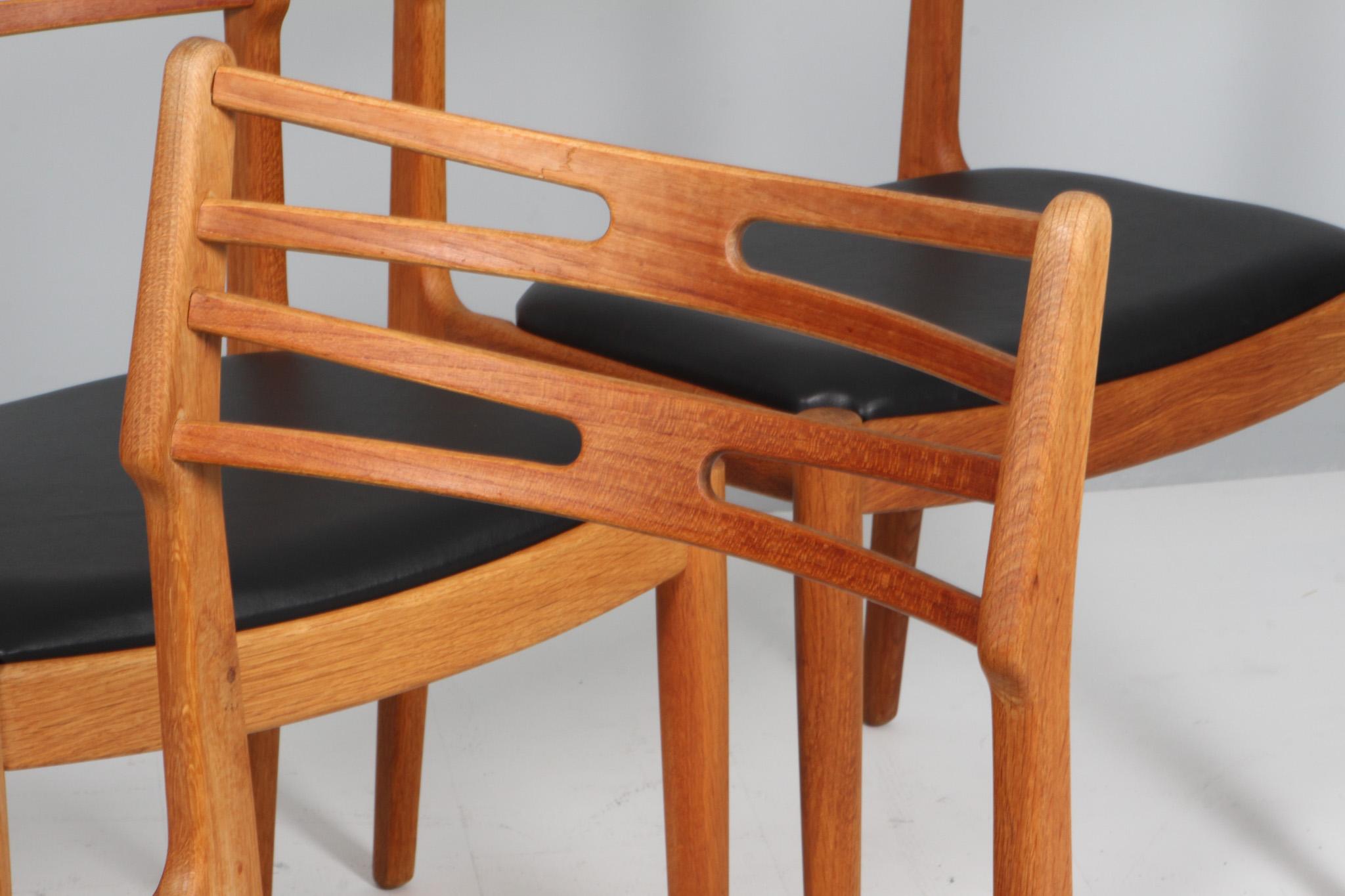 Johannes Andersen four Dining Chairs In Good Condition For Sale In Esbjerg, DK