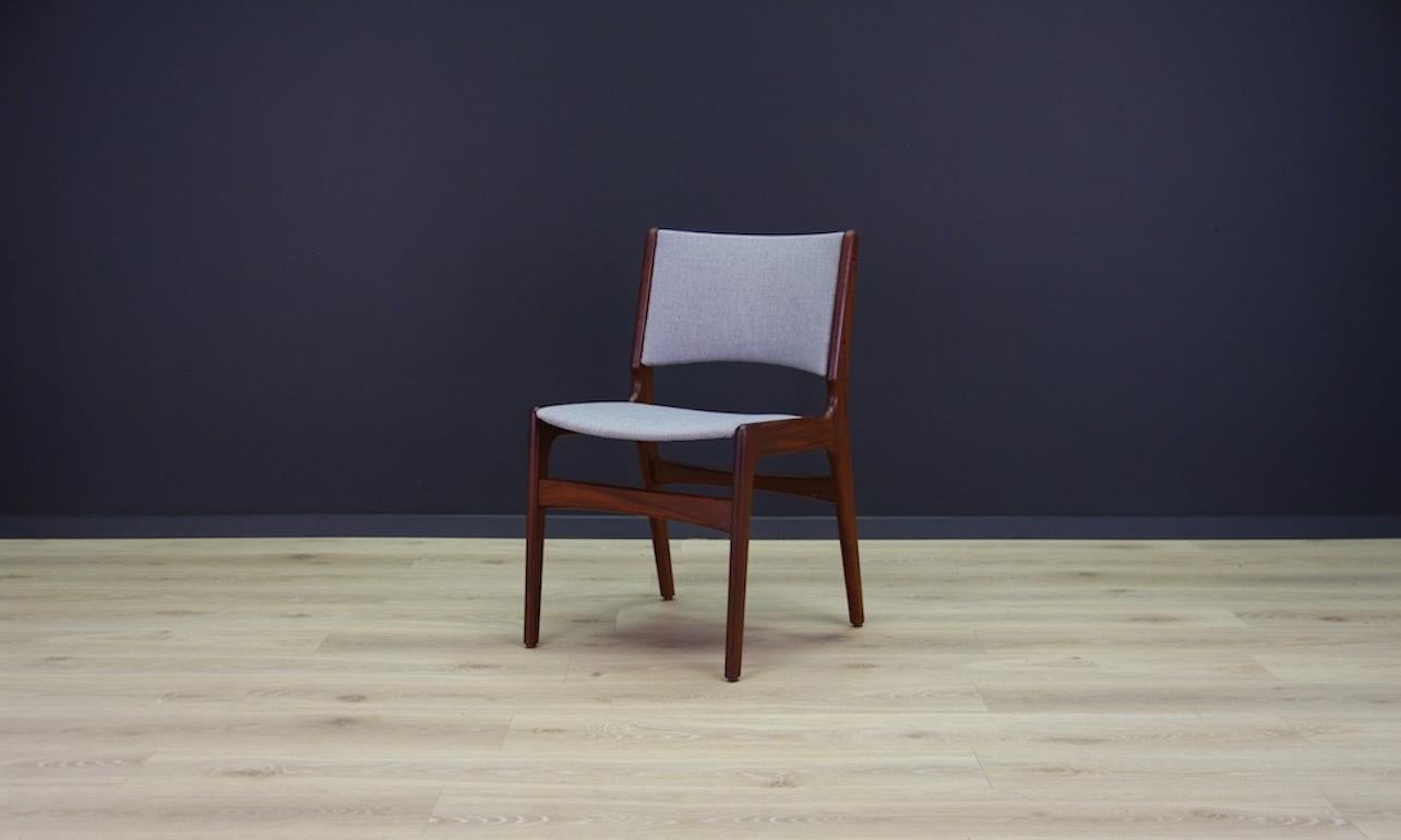 Set of five chairs from the 1960s-1970s, a Minimalist form, a Scandinavian design from the hand of Johannes Andersen, made for Uldum Møbelfabrik. New upholstery, teak construction. Preserved in good condition (minor scratches and dings on wooden