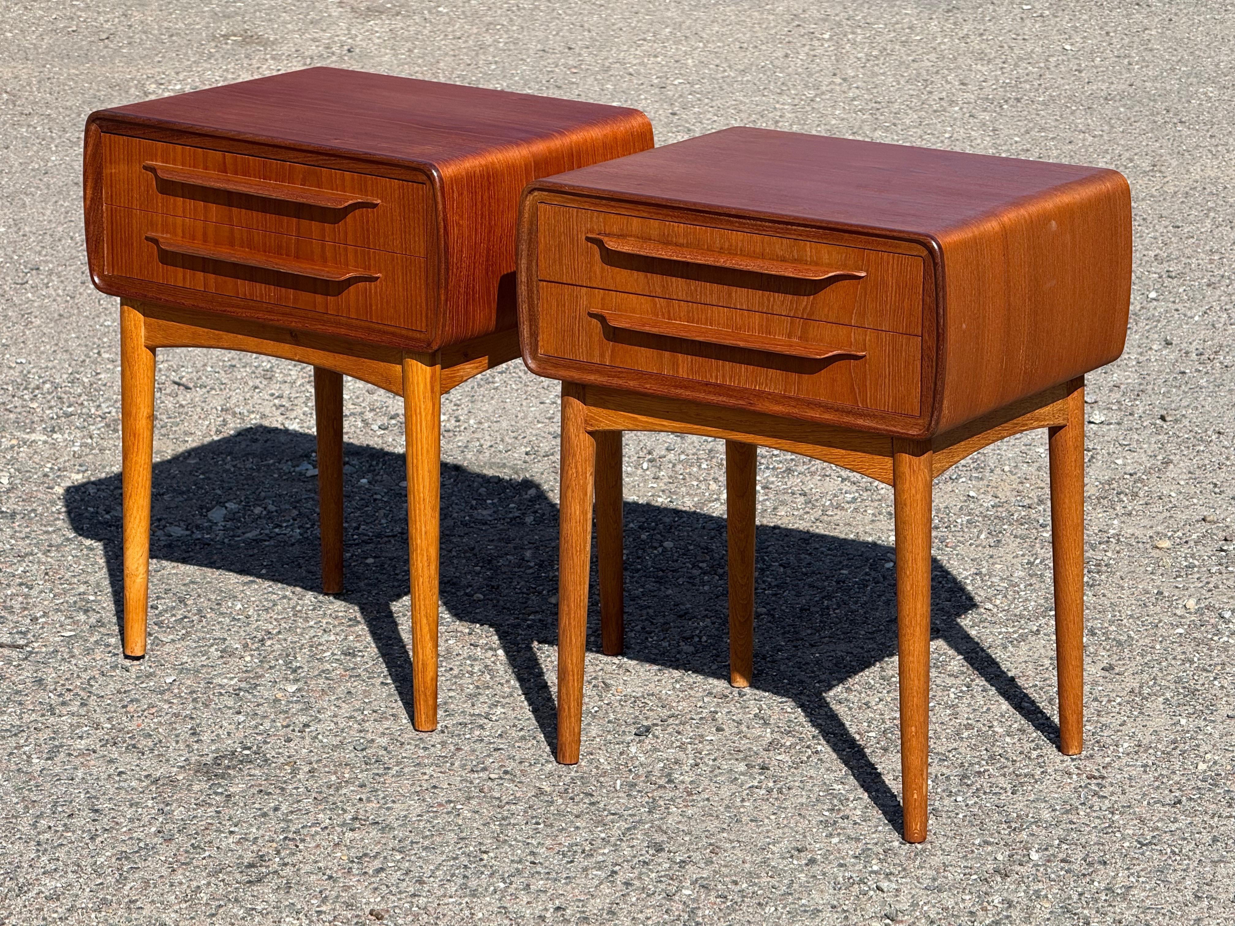 Tables de nuit iconiques de Johannes Andersen en teck avec pieds en chêne des années 1960. en vente 5