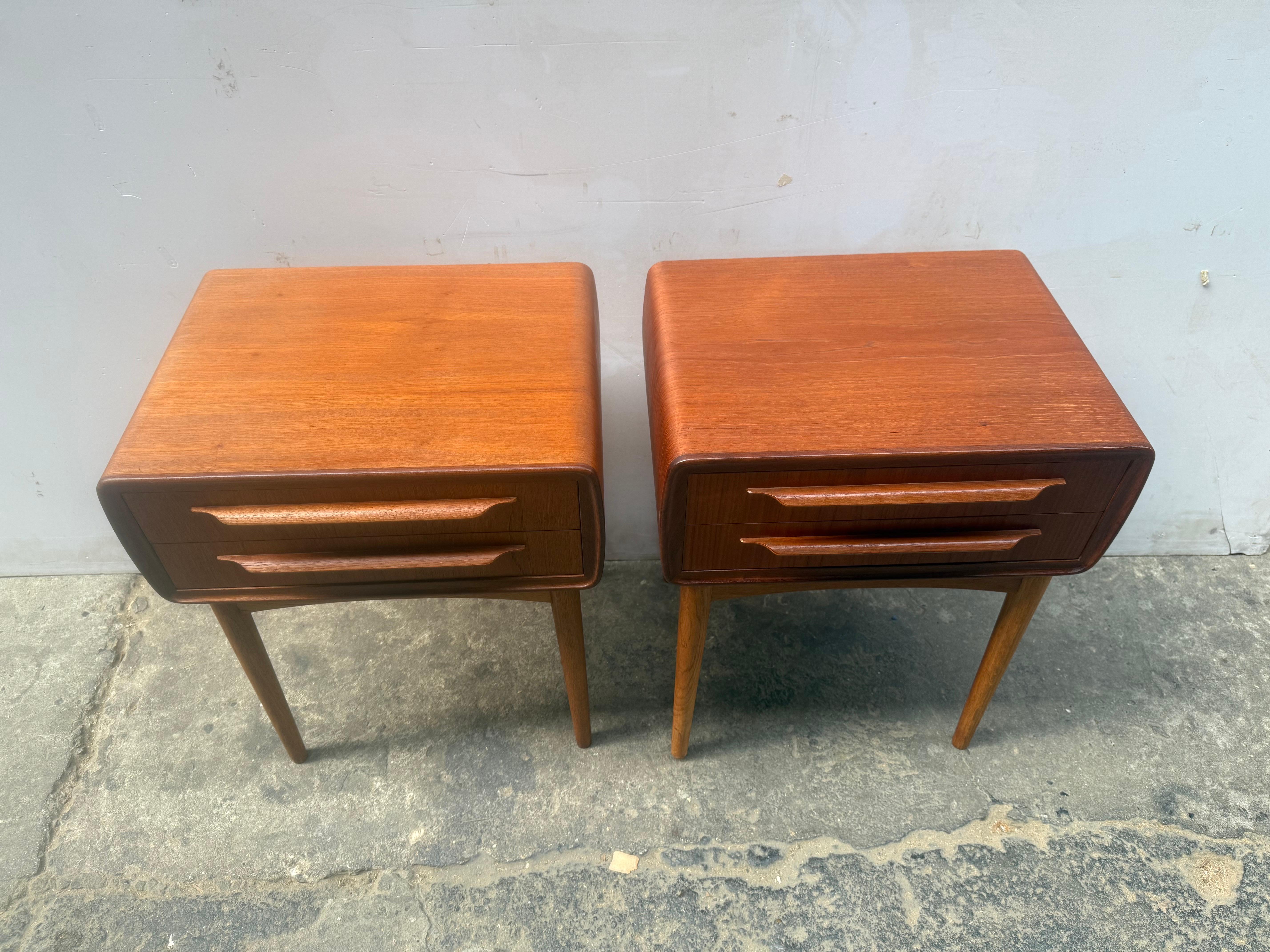 Tables de nuit iconiques de Johannes Andersen en teck avec pieds en chêne des années 1960. en vente 6
