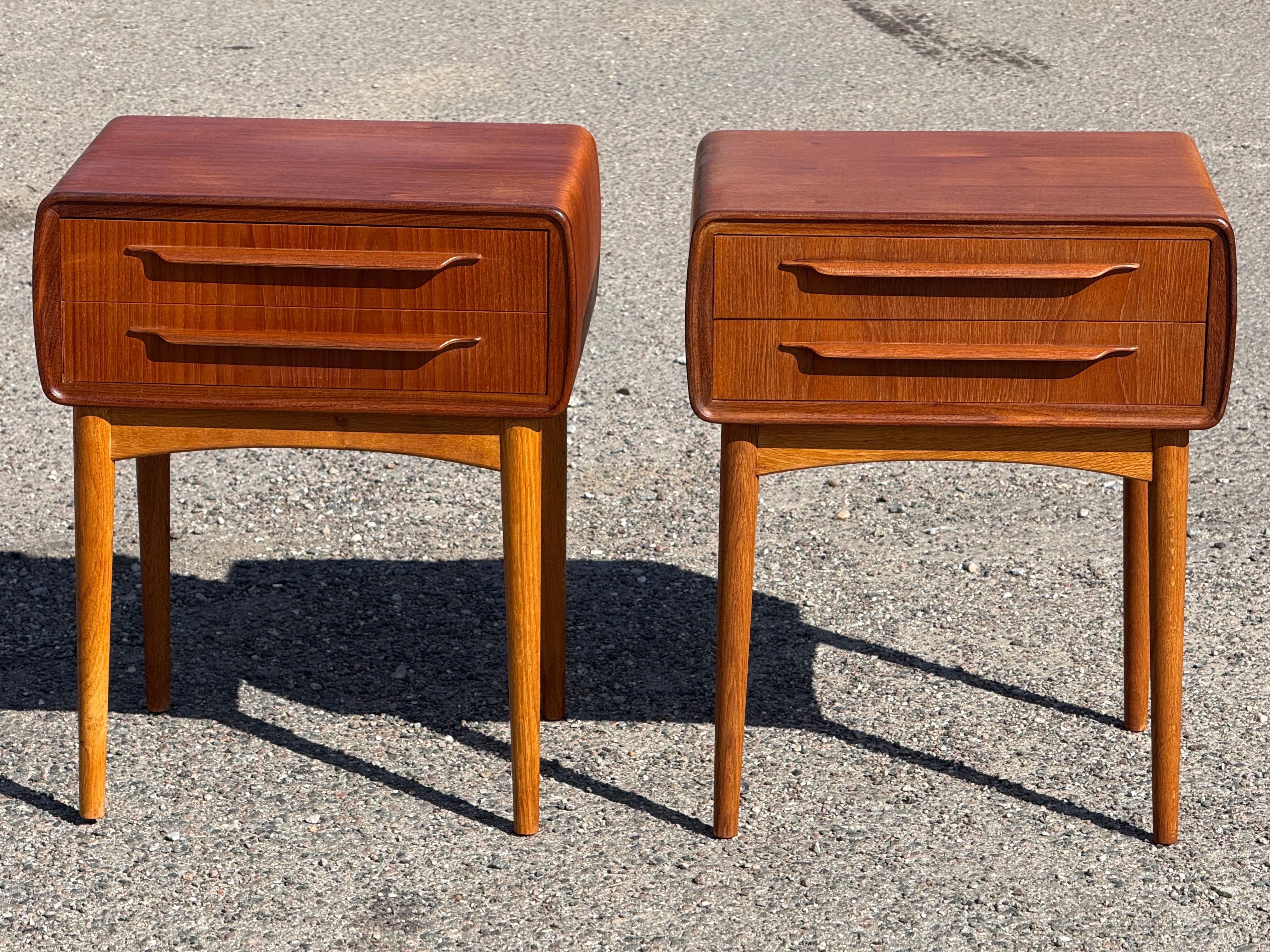 Tables de nuit iconiques de Johannes Andersen en teck avec pieds en chêne des années 1960. en vente 2