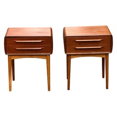 Tables de nuit iconiques de Johannes Andersen en teck avec pieds en chêne des années 1960.