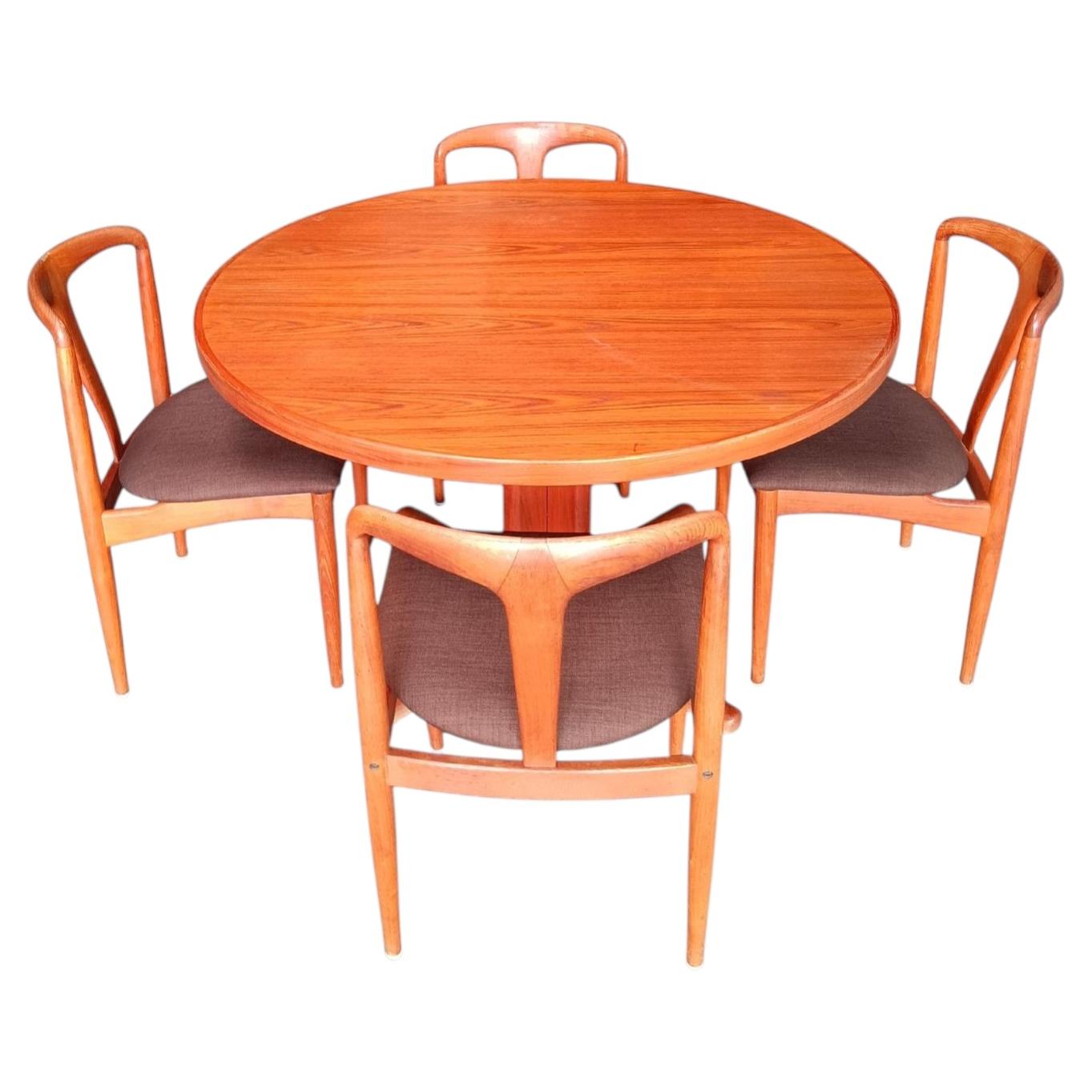Johannes Andersen "Juliane" Danish teak round dining table
