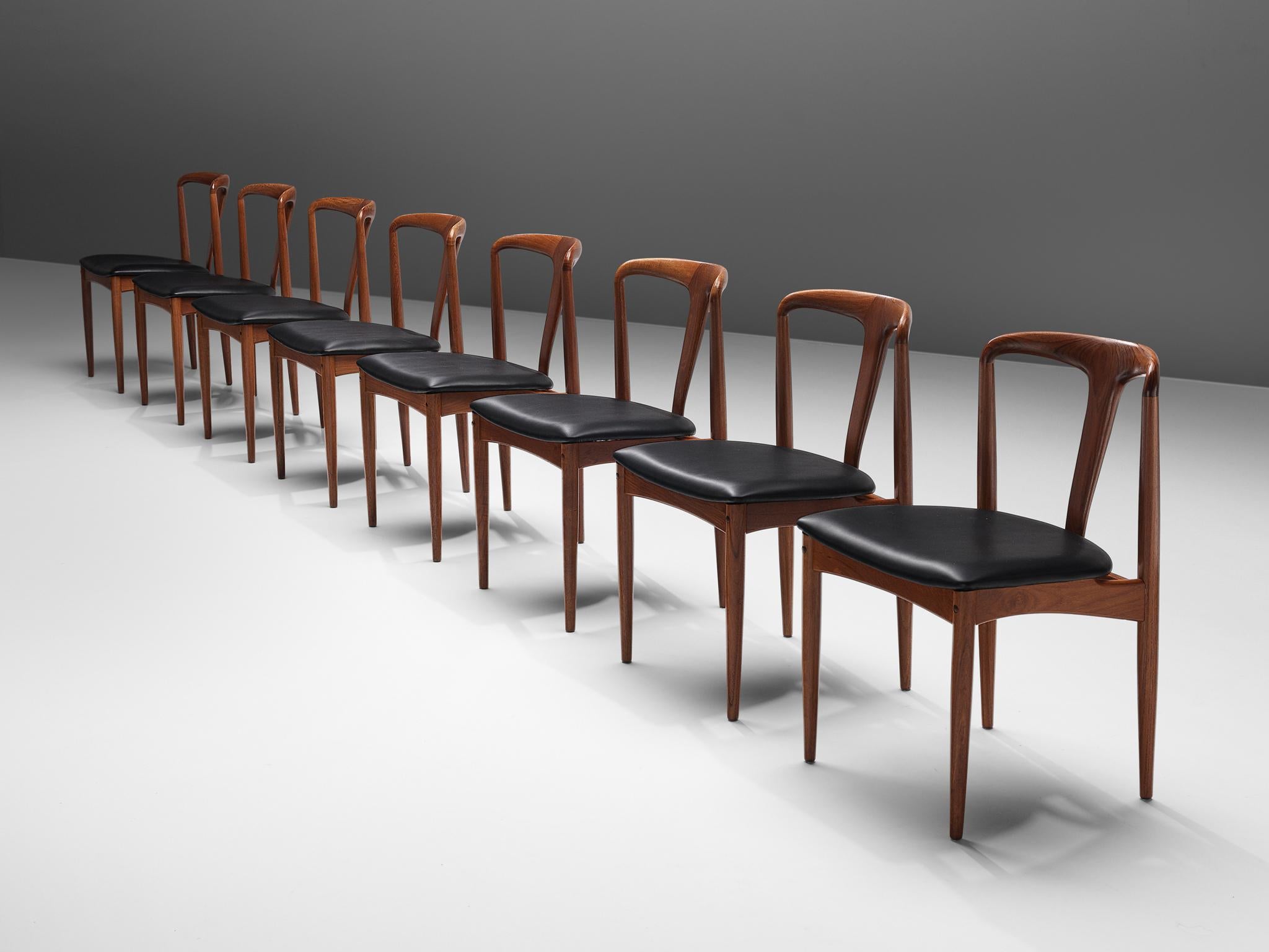 Johannes Andersen for Uldum Møbelfabrik, 'Juliane' set of 8 dining chairs, teak and leather, Denmark, 1960s.

This set of 8 dining chairs is designed by Danish Johannes Andersen and produced by Uldum Møbelfrabrik in Denmark. The set is executed in