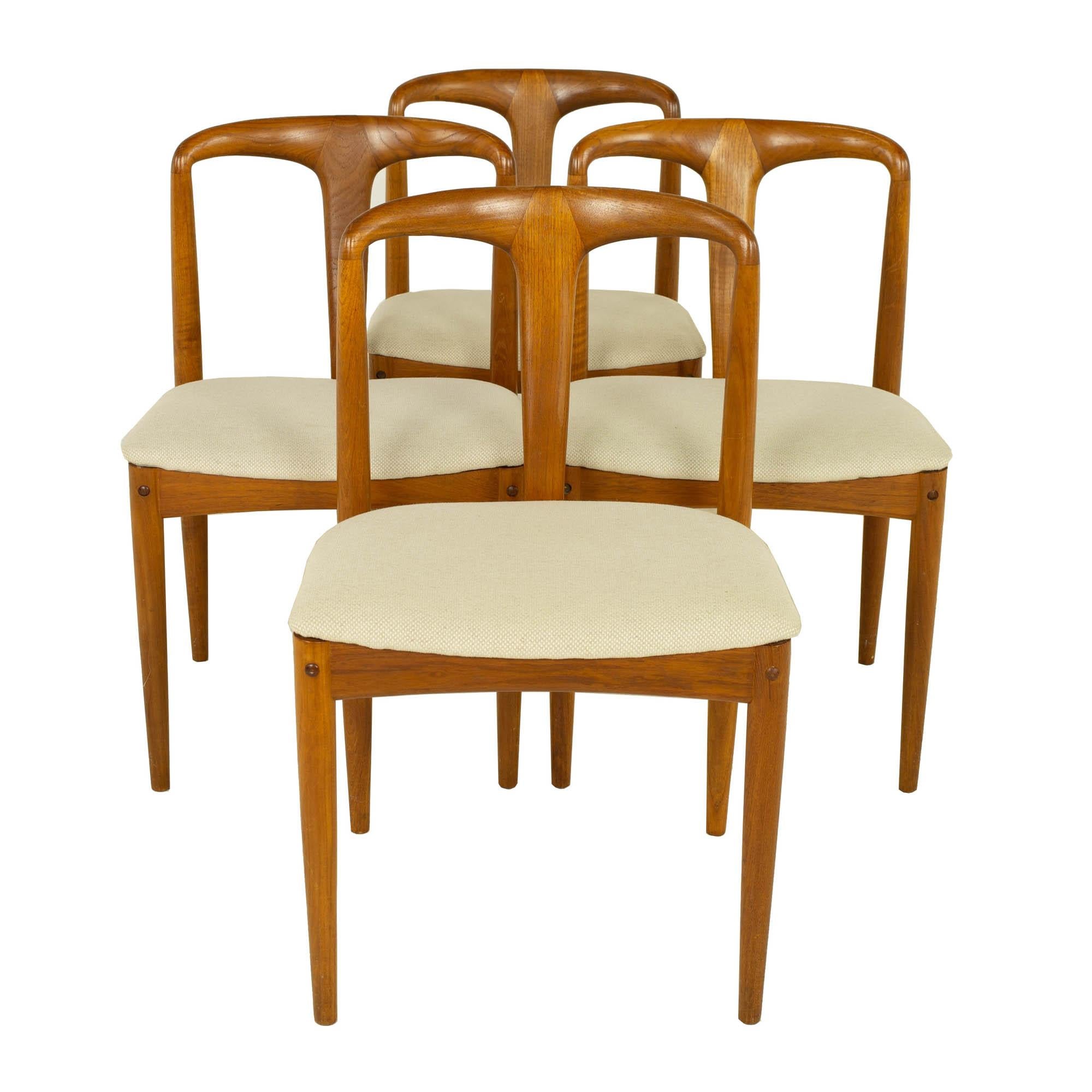 Johannes Andersen Juliane Style D-Scan mid century teak dining chairs - set of 4

These chairs measure: 19.5 wide x 19.25 deep x 31 inches high, with a seat height of 18 inches

?All pieces of furniture can be had in what we call restored