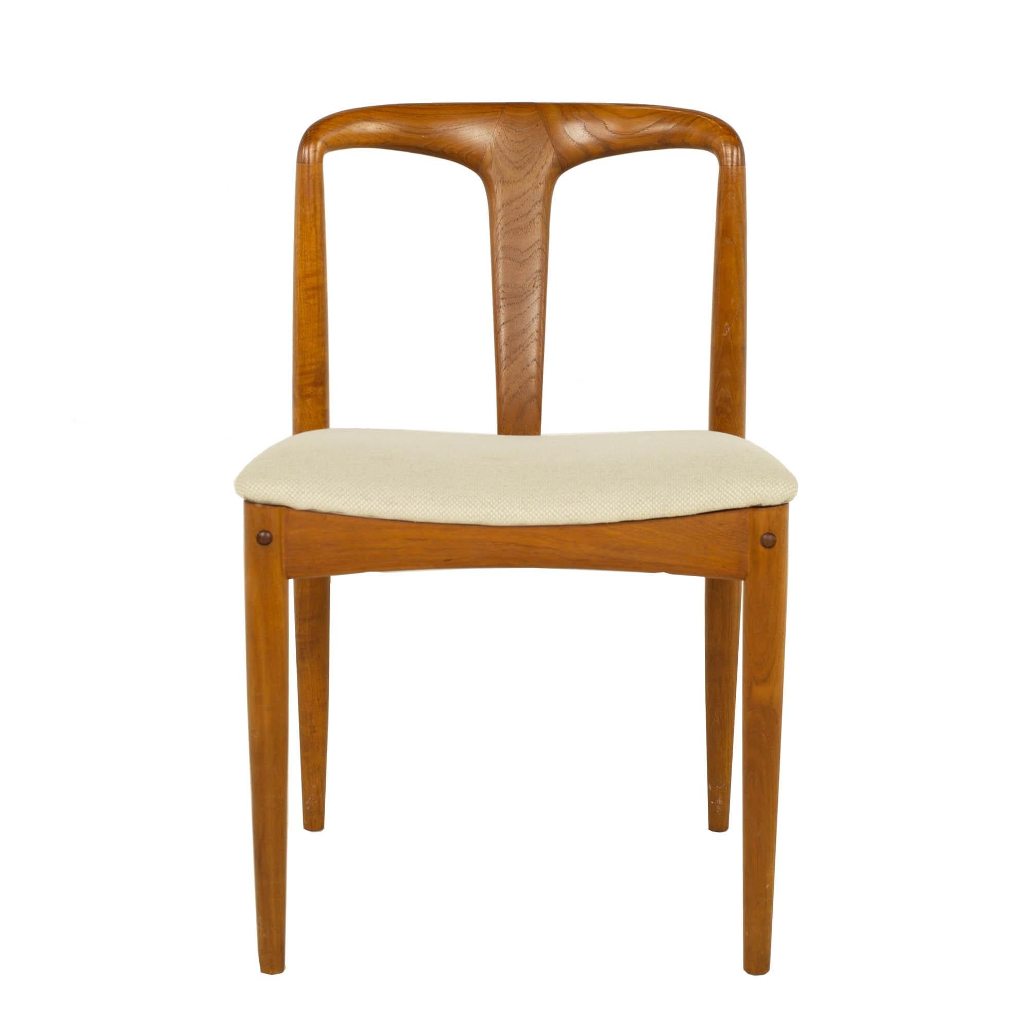 Late 20th Century Johannes Andersen Juliane Style D-Scan Mid Century Teak Dining Chairs, Set of 4