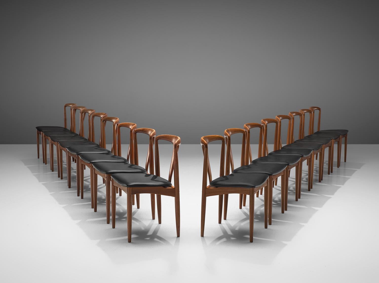 Johannes Andersen for Uldum Møbelfabrik, 'Juliane' set of 16 dining chairs, teak and leatherette, Denmark, 1960s

This large set of 16 dining chairs is designed by Danish Johannes Andersen and produced by Uldum Møbelfrabrik in Denmark. The set is