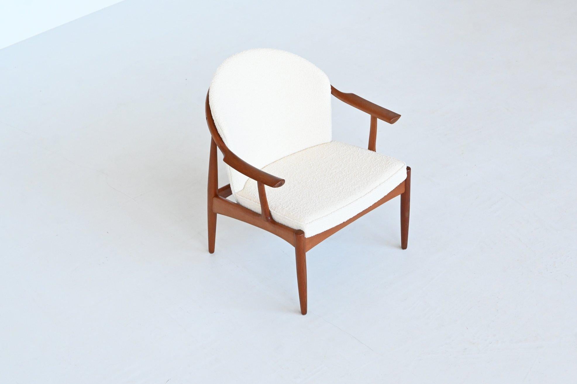 Fabric Johannes Andersen lounge chair in teak CFC Silkeborg Denmark 1960 For Sale