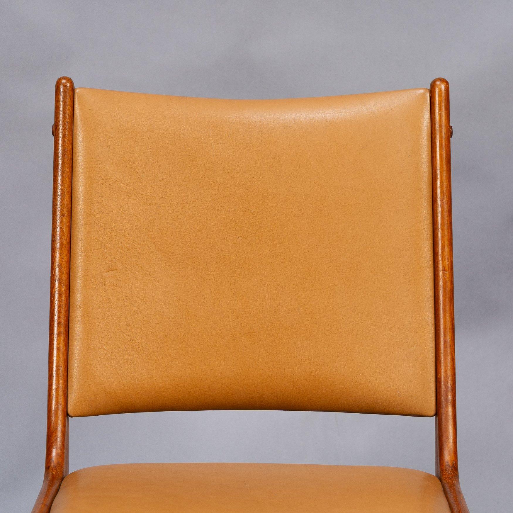 Johannes Andersen Made by Uldum Møbler, Denmark. Set of Eight Dining Chairs For Sale 5