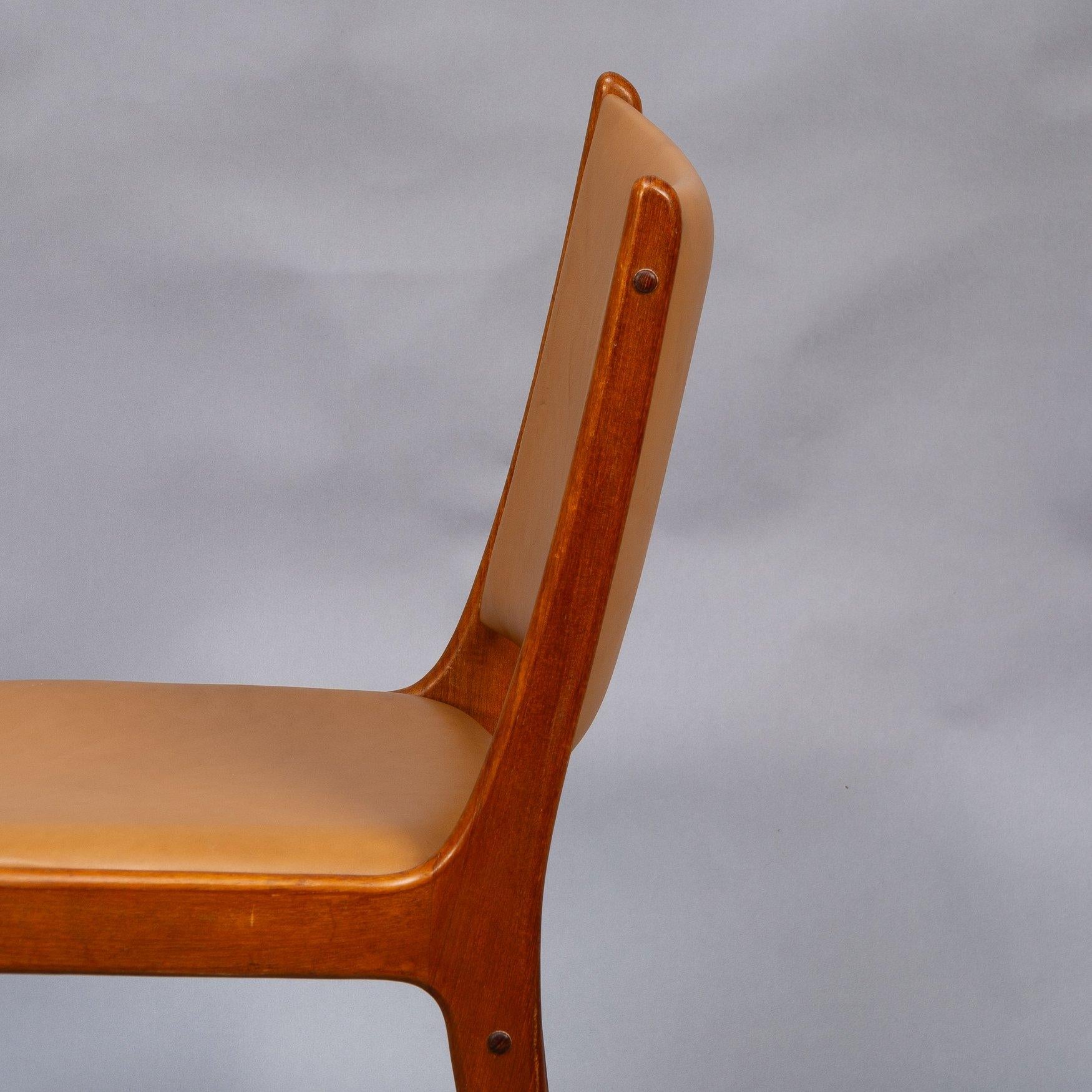 Johannes Andersen Made by Uldum Møbler, Denmark. Set of Eight Dining Chairs For Sale 6