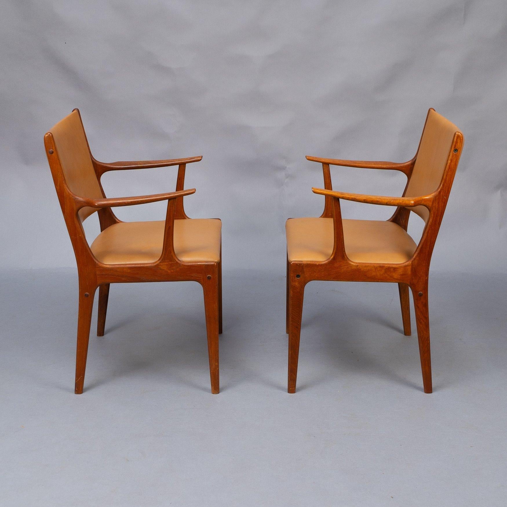 Johannes Andersen Made by Uldum Møbler, Denmark. Set of Eight Dining Chairs For Sale 10