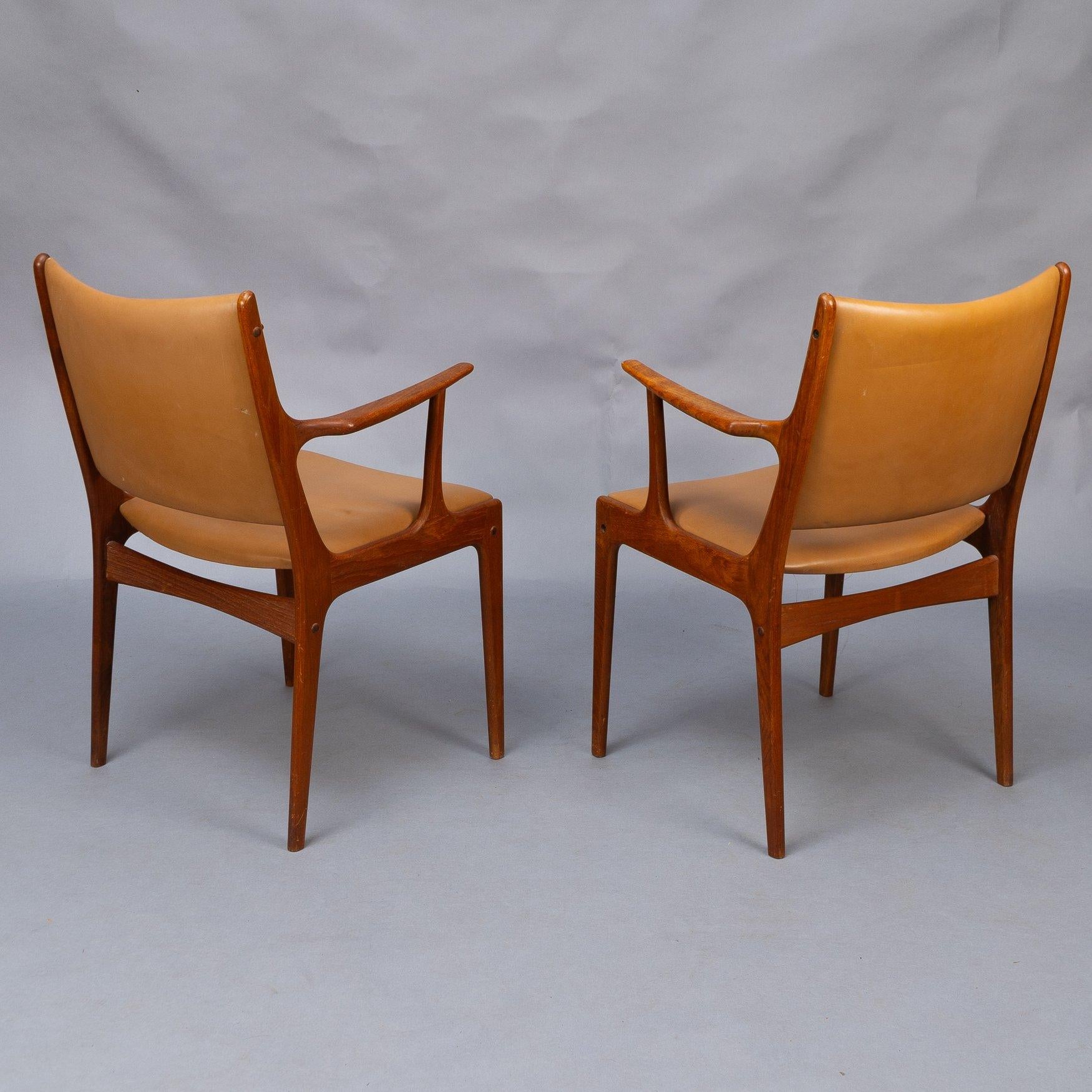 Johannes Andersen Made by Uldum Møbler, Denmark. Set of Eight Dining Chairs For Sale 11