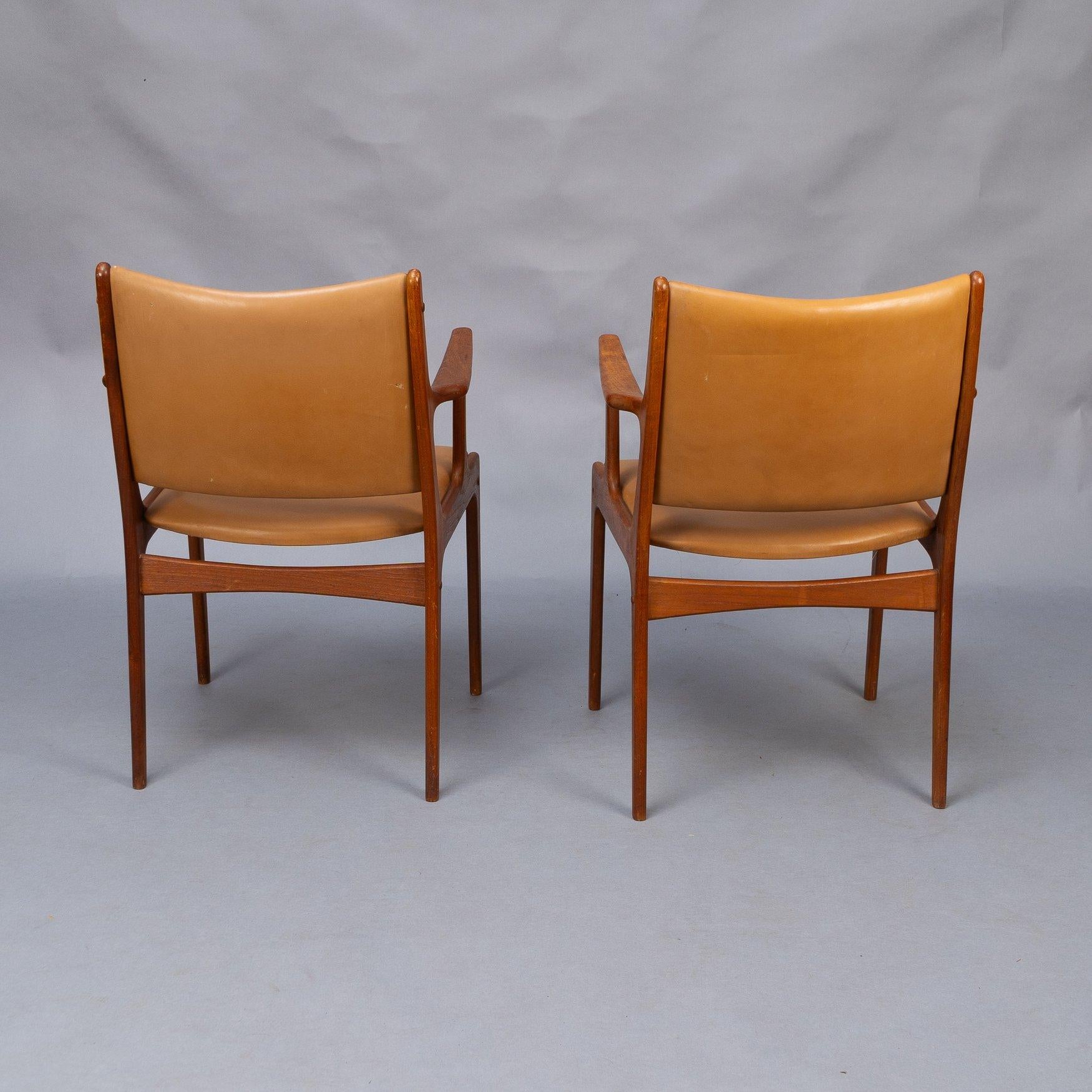 Johannes Andersen Made by Uldum Møbler, Denmark. Set of Eight Dining Chairs For Sale 12