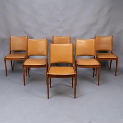 Johannes Andersen Realizzato da Uldum Møbler, Danimarca. Set di otto sedie da pranzo