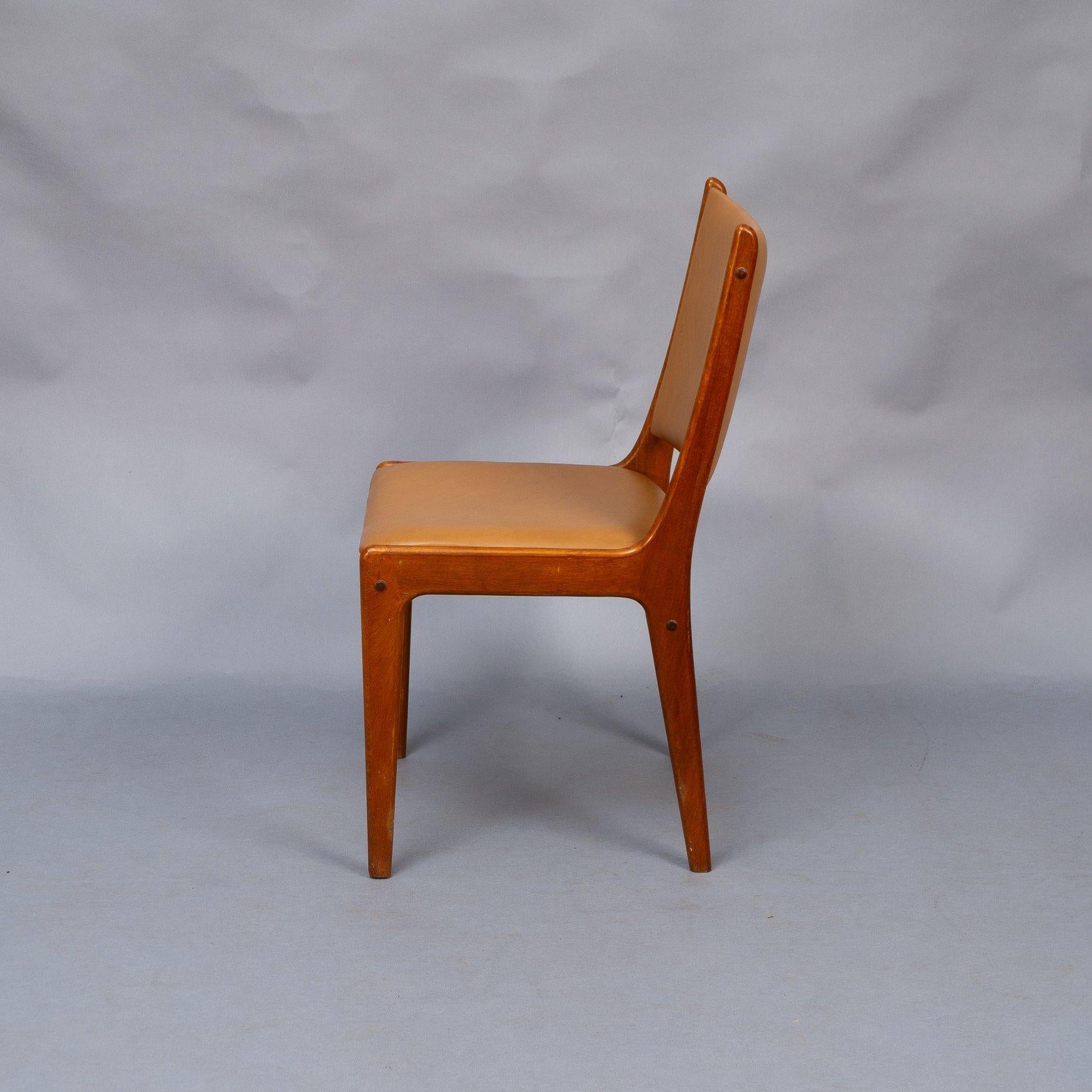 20th Century Johannes Andersen Made by Uldum Møbler, Denmark. Set of Eight Dining Chairs For Sale