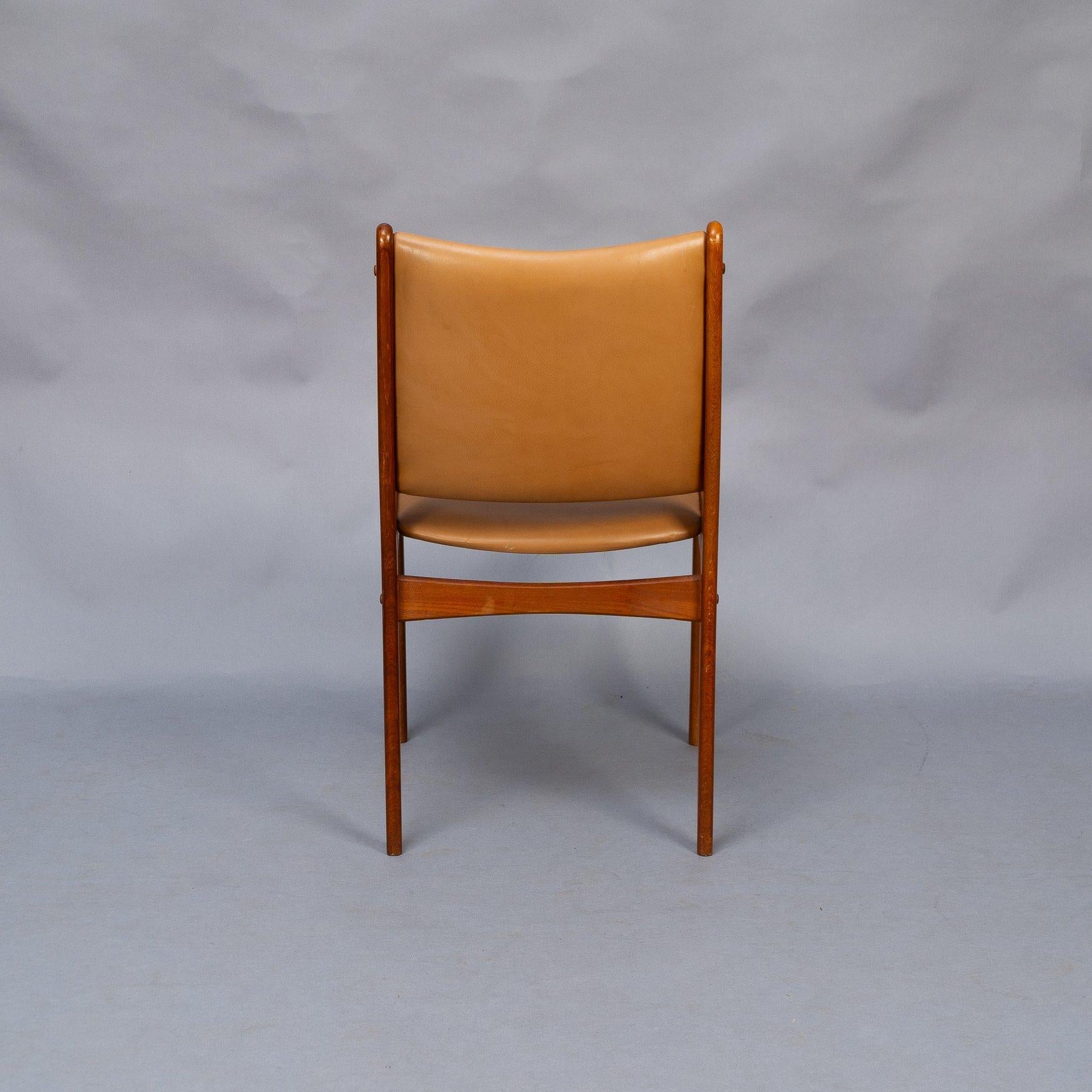 Johannes Andersen Made by Uldum Møbler, Denmark. Set of Eight Dining Chairs For Sale 1