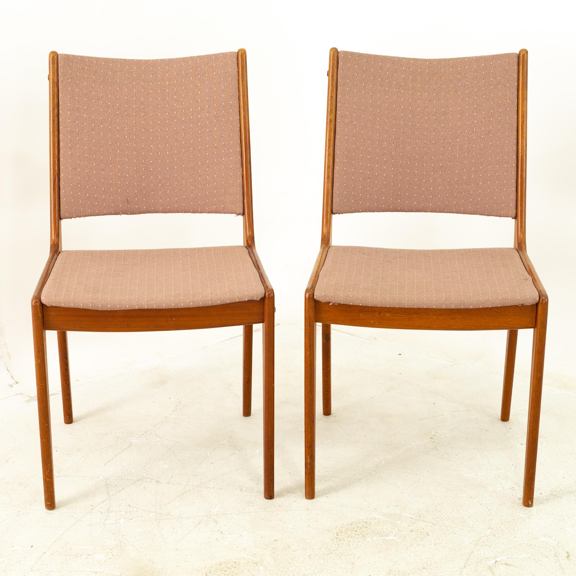 Late 20th Century Johannes Andersen for Uldum Mobelfabrik Teak Dining Chairs, Set of 5